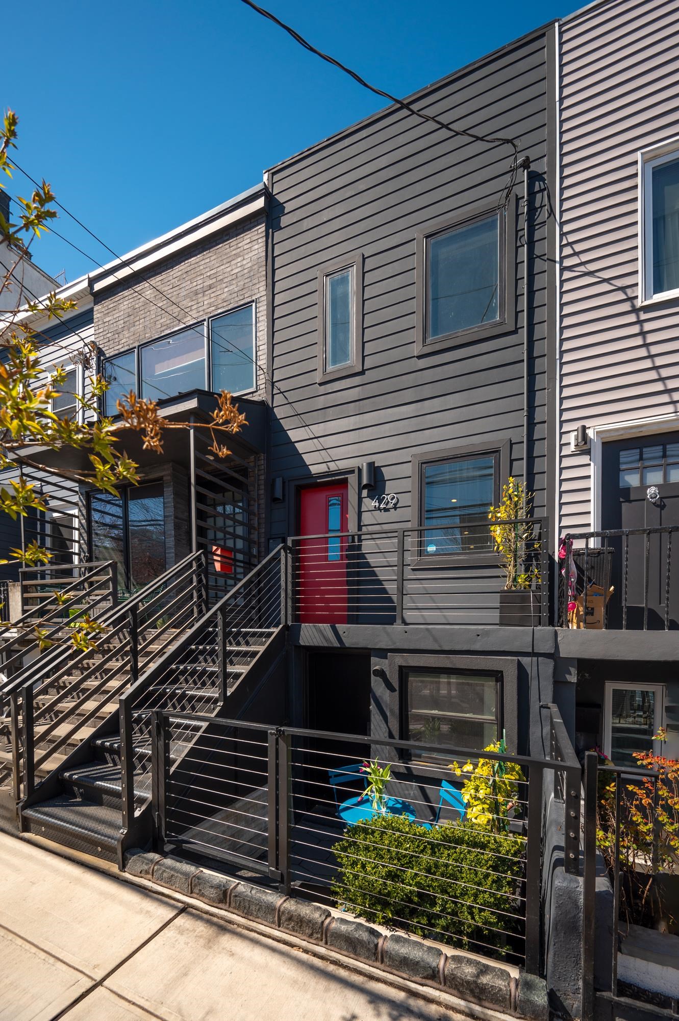 429 MONMOUTH ST