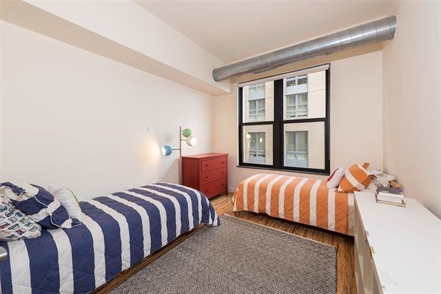232 PAVONIA AVE Unit: 411