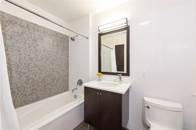 232 PAVONIA AVE Unit: 411