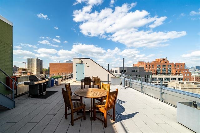 232 PAVONIA AVE Unit: 411