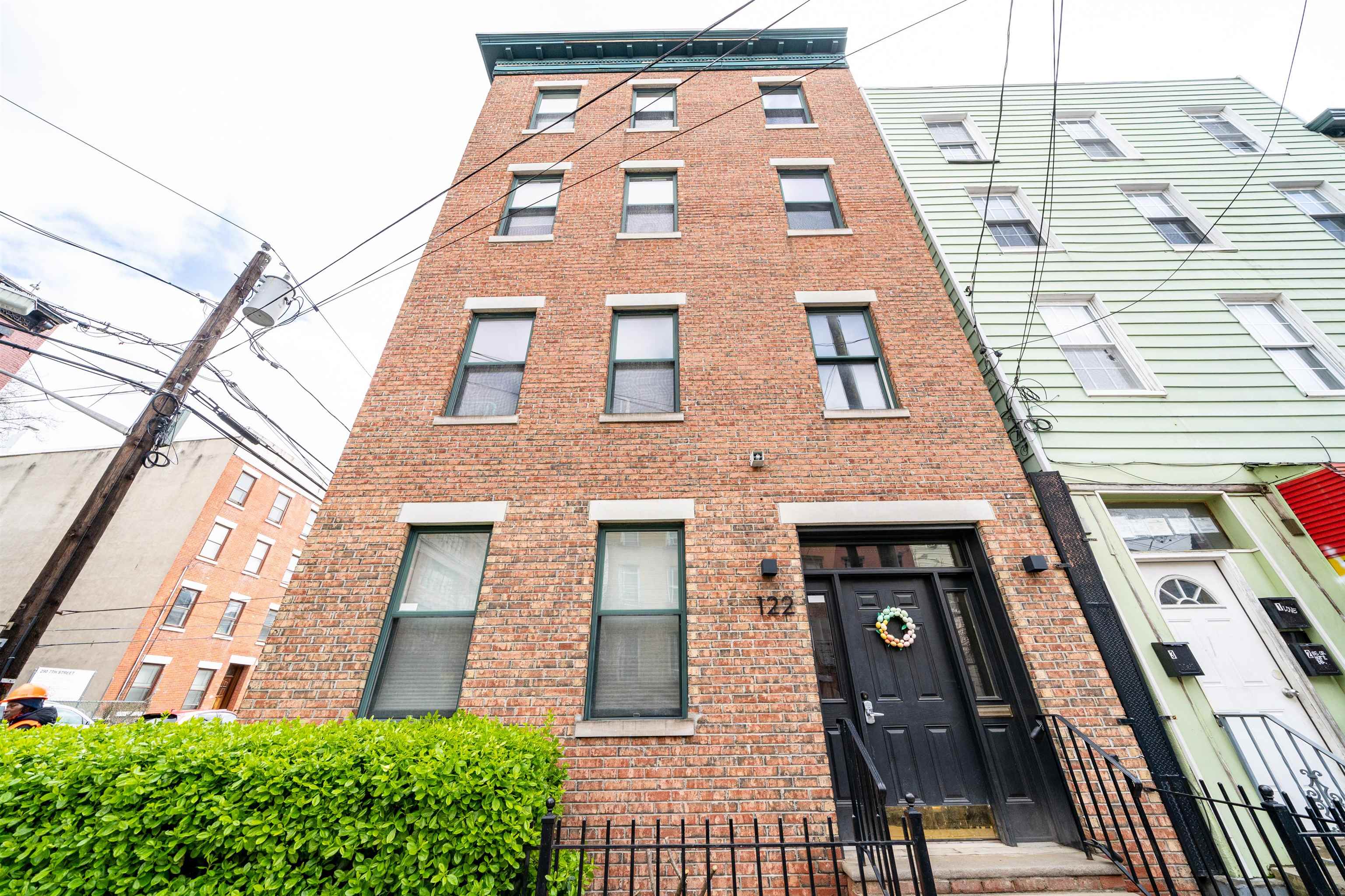 122 COLES ST Unit: 1