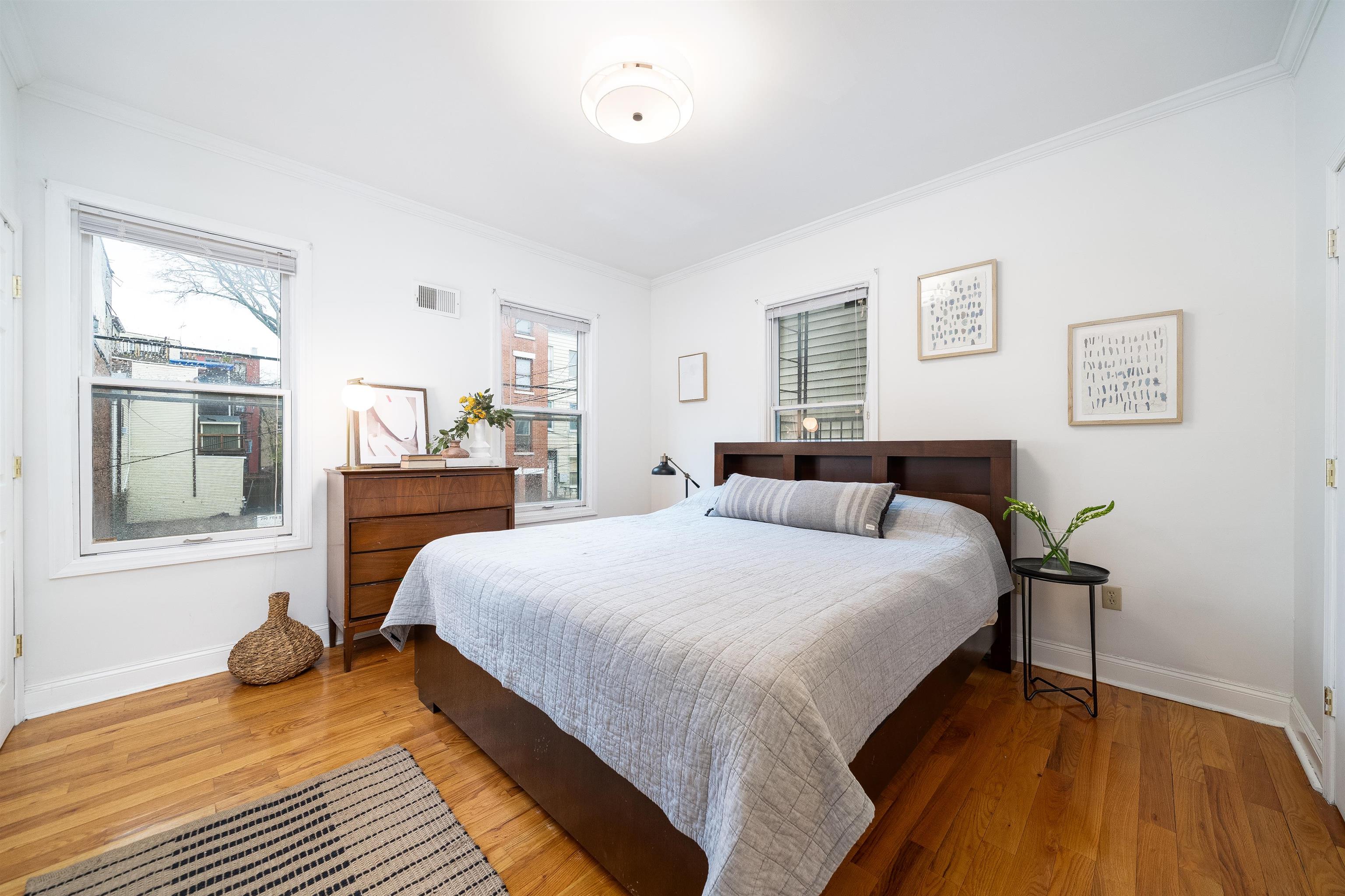 122 COLES ST Unit: 1