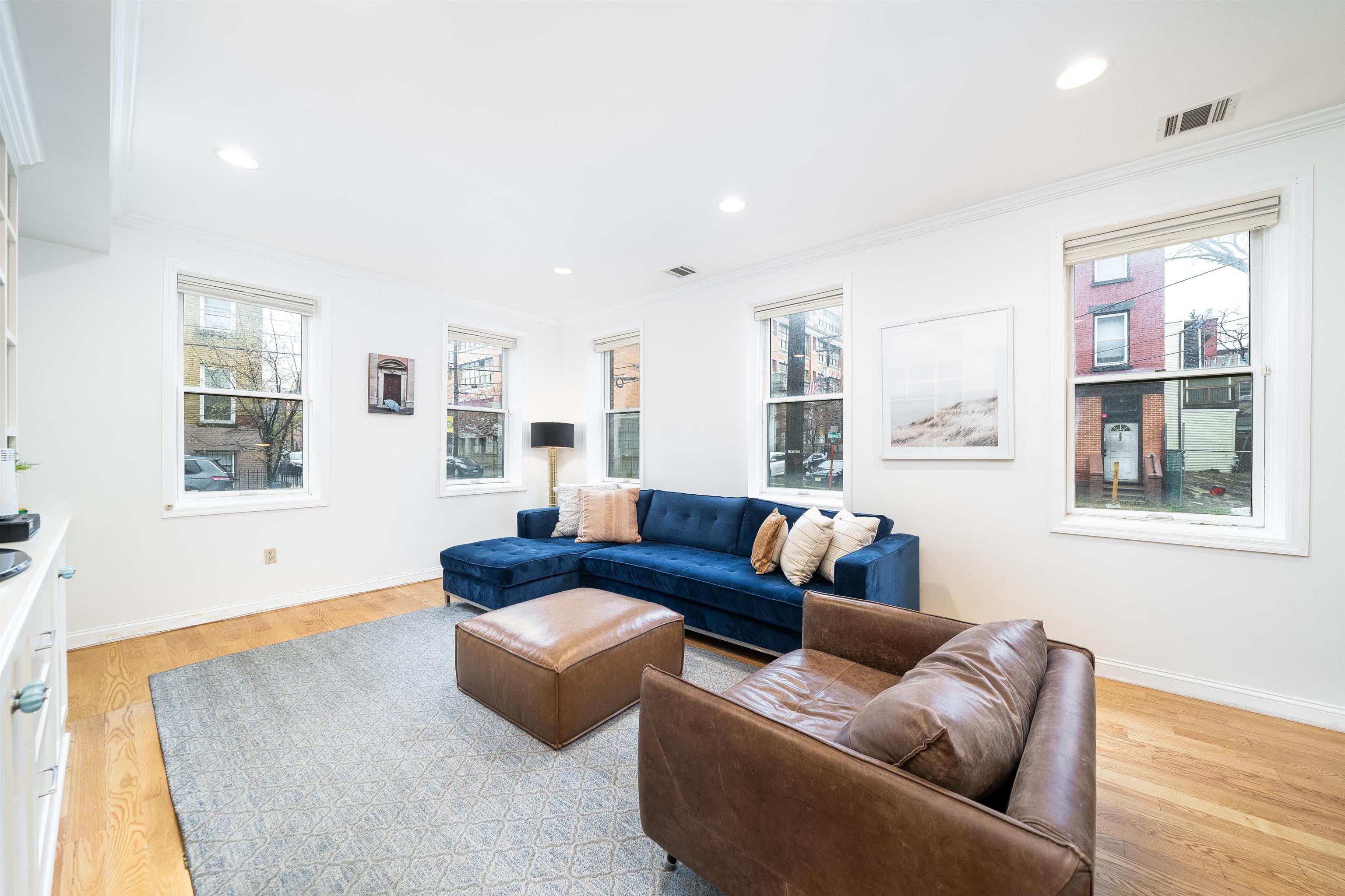 122 COLES ST Unit: 1