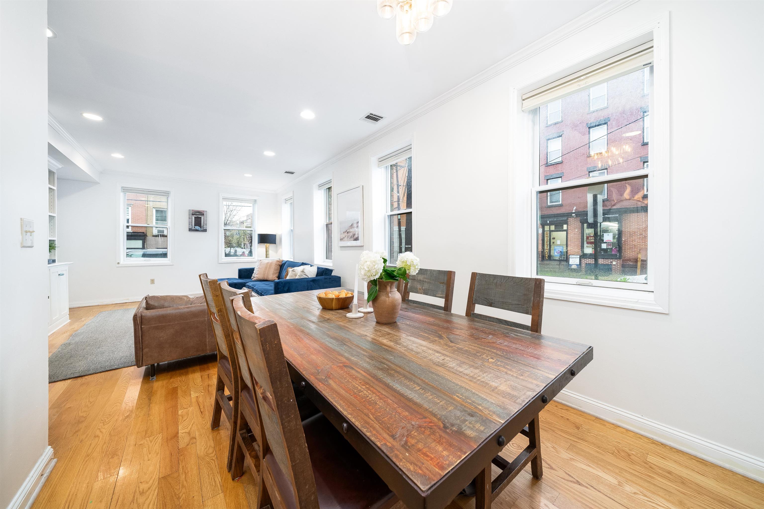 122 COLES ST Unit: 1