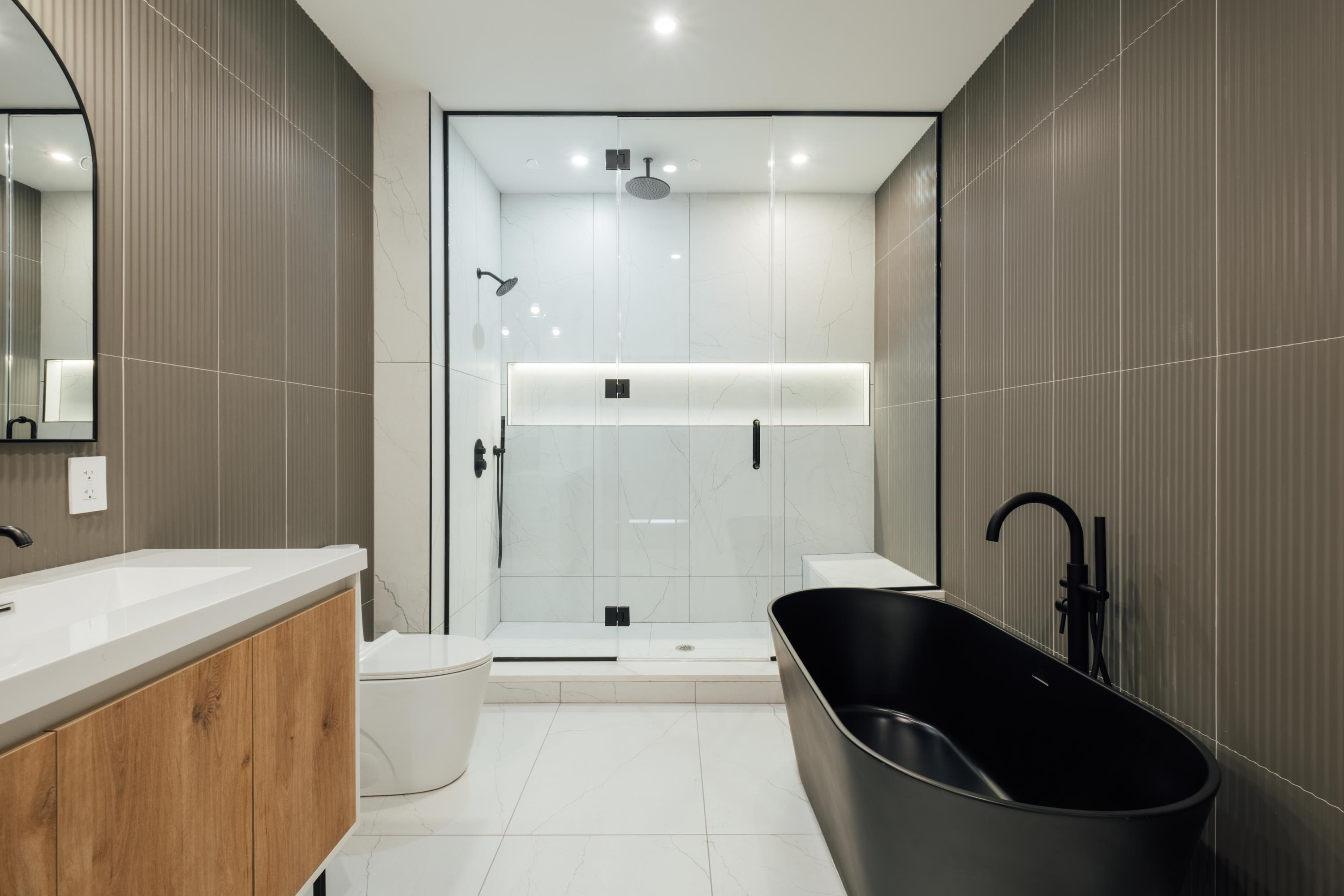 211 5TH ST Unit: 4