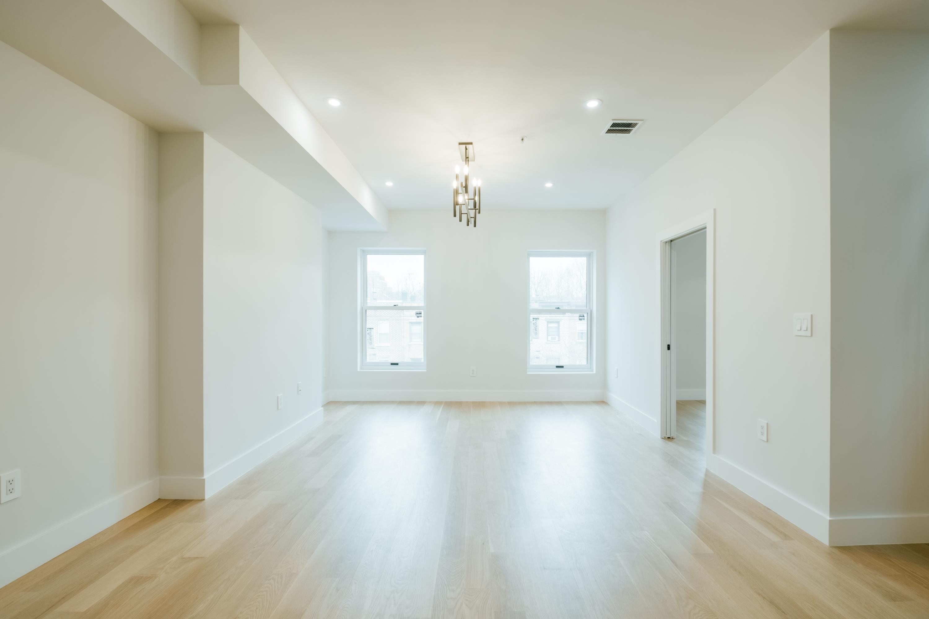211 5TH ST Unit: 4