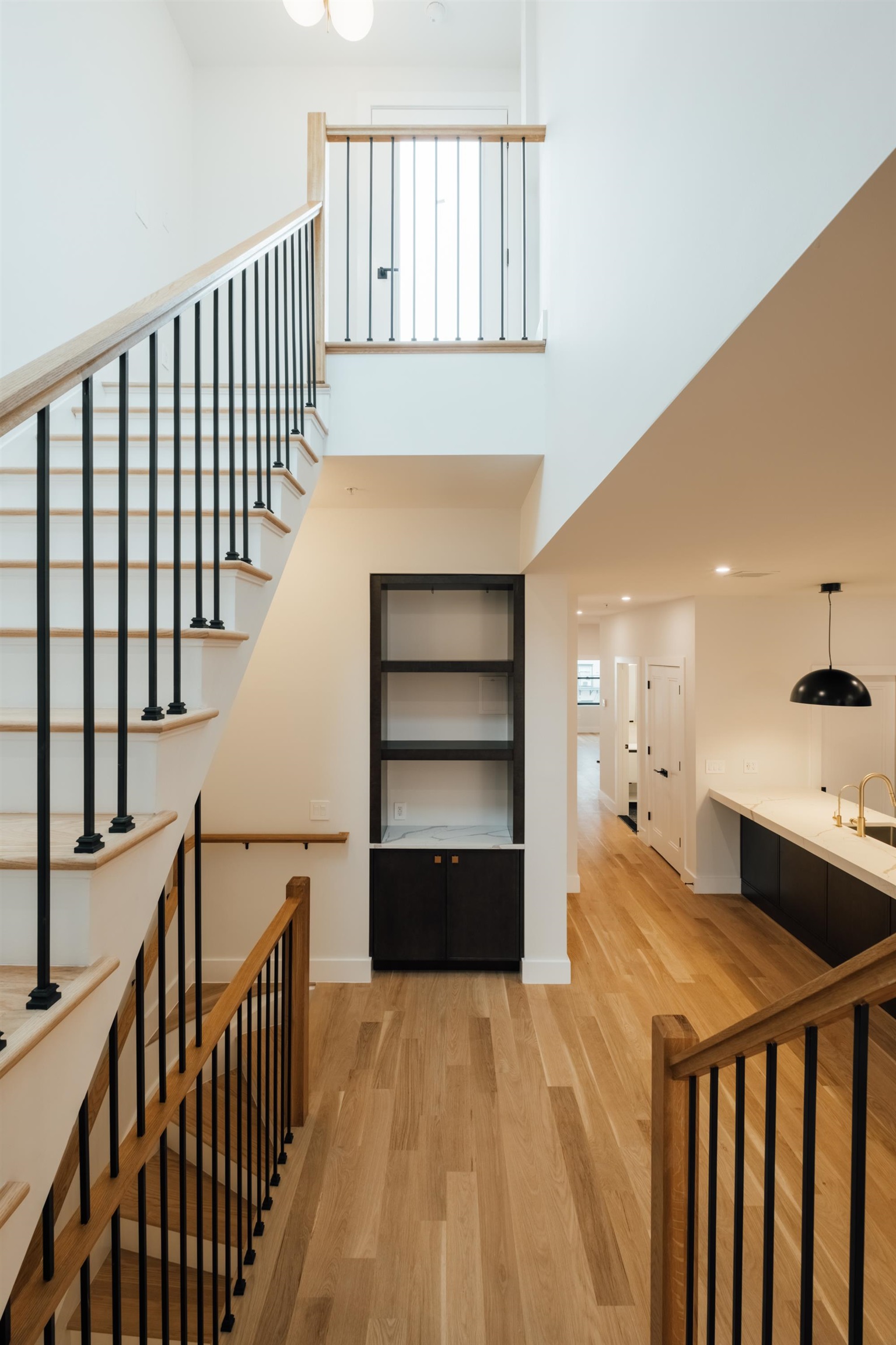 211 5TH ST Unit: 4
