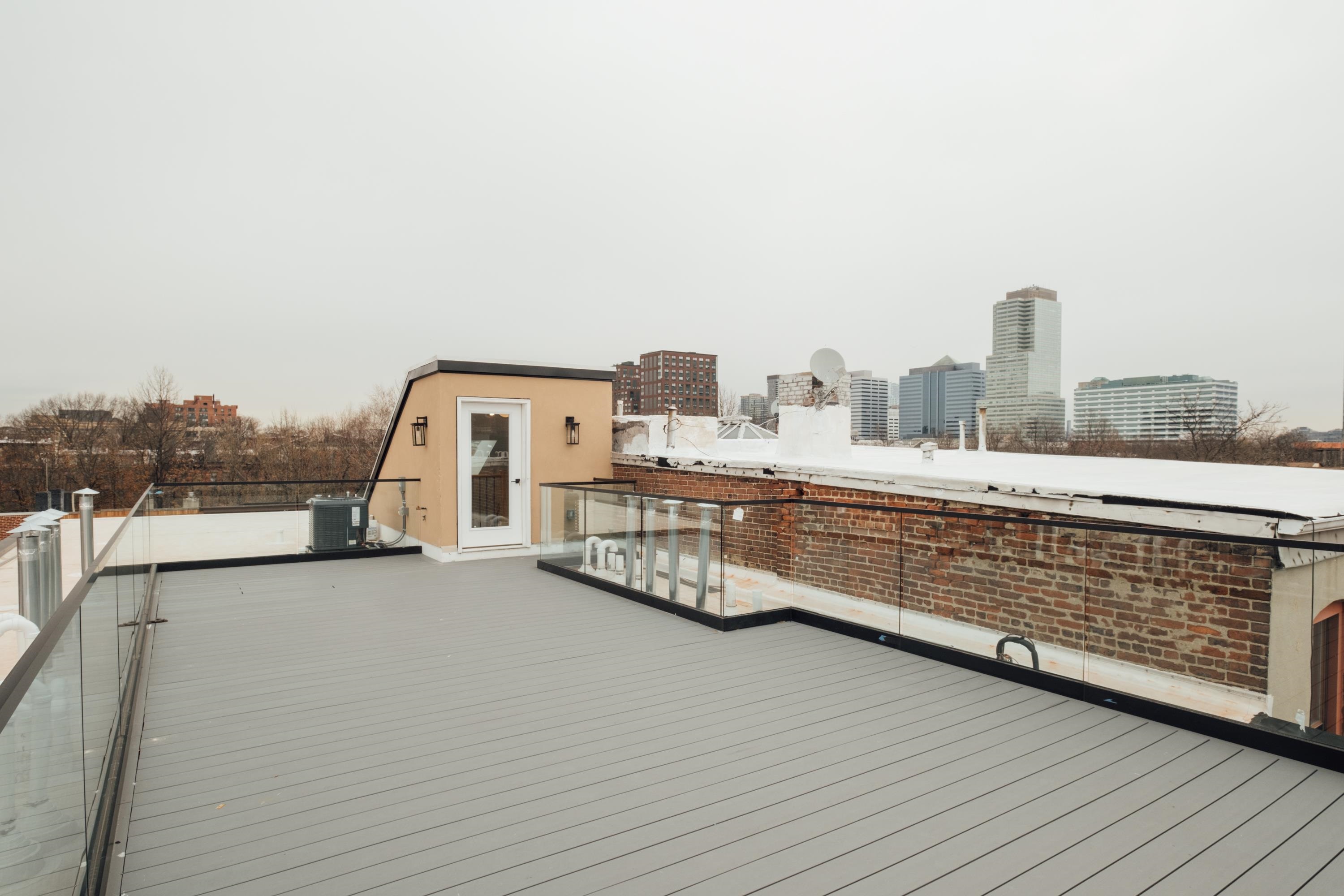 211 5TH ST Unit: 4
