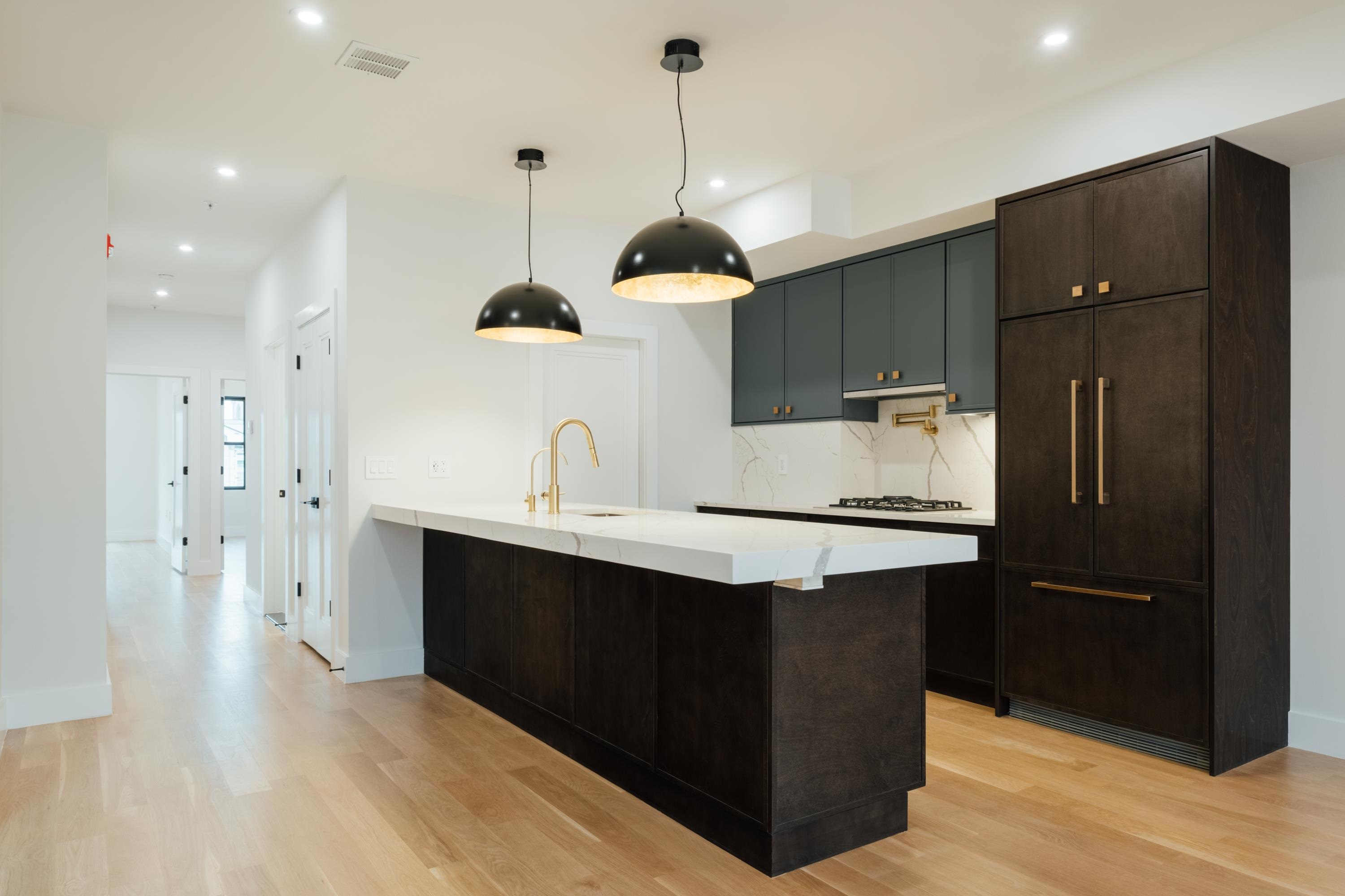 211 5TH ST Unit: 4