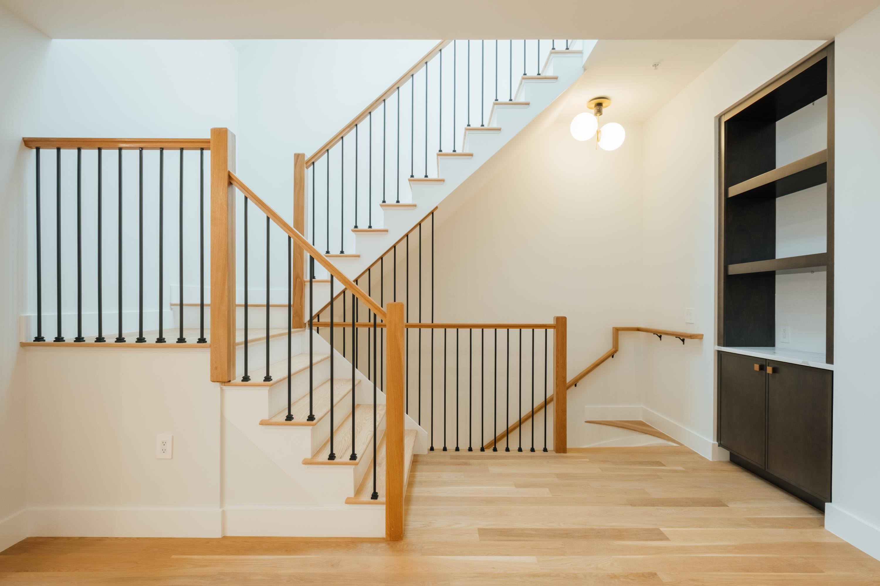 211 5TH ST Unit: 4