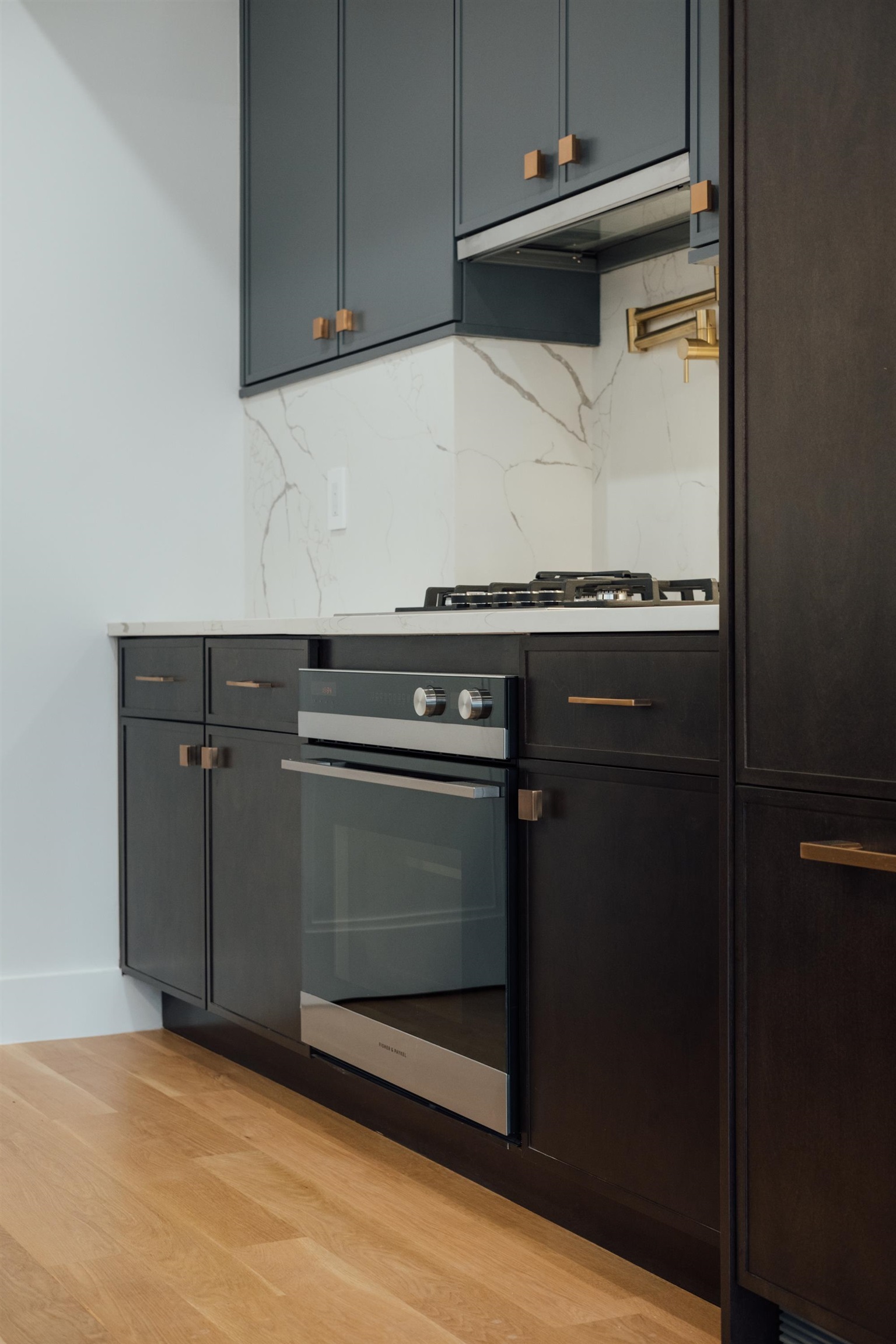 211 5TH ST Unit: 4