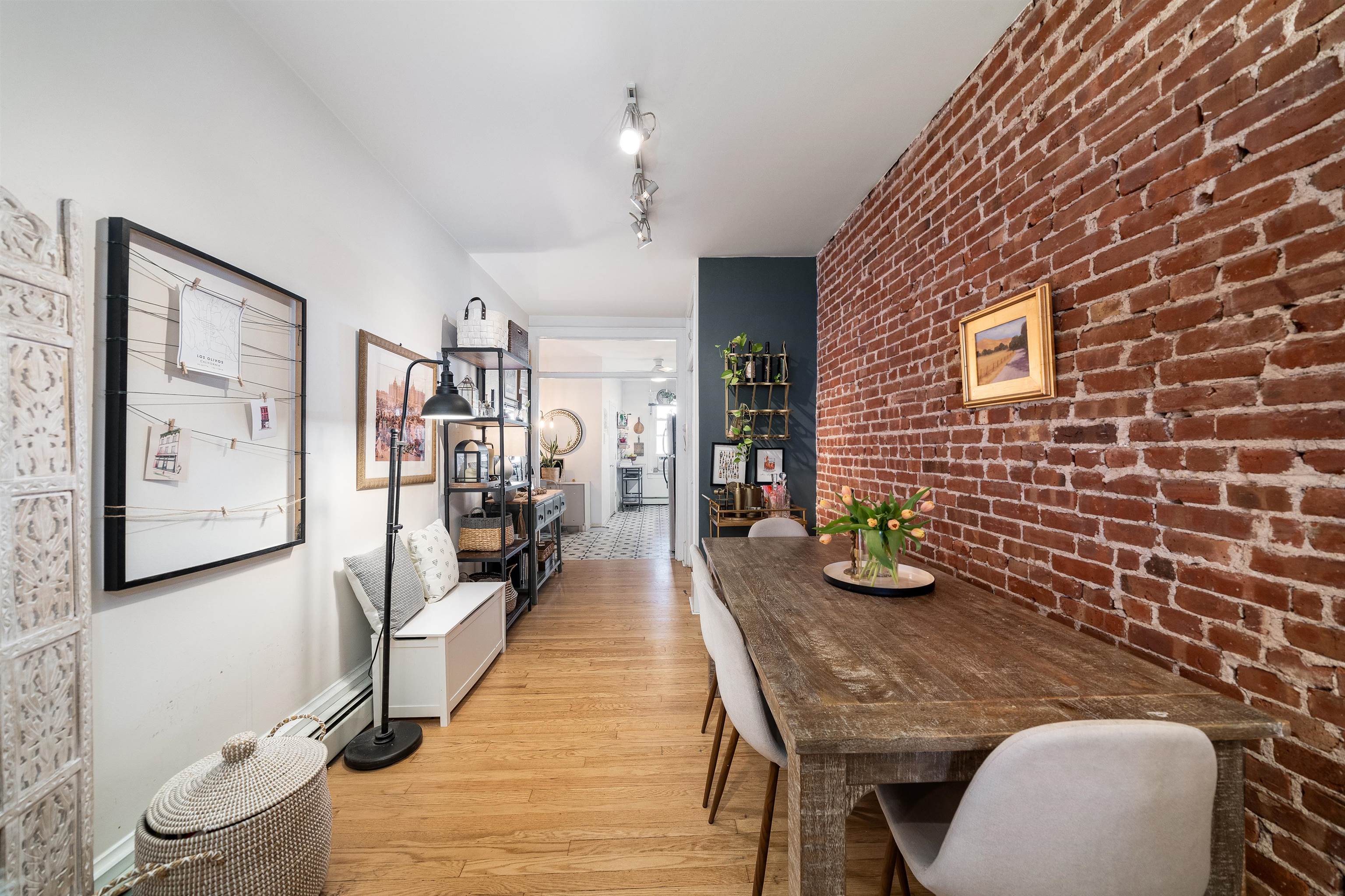 360 8TH ST Unit: 4