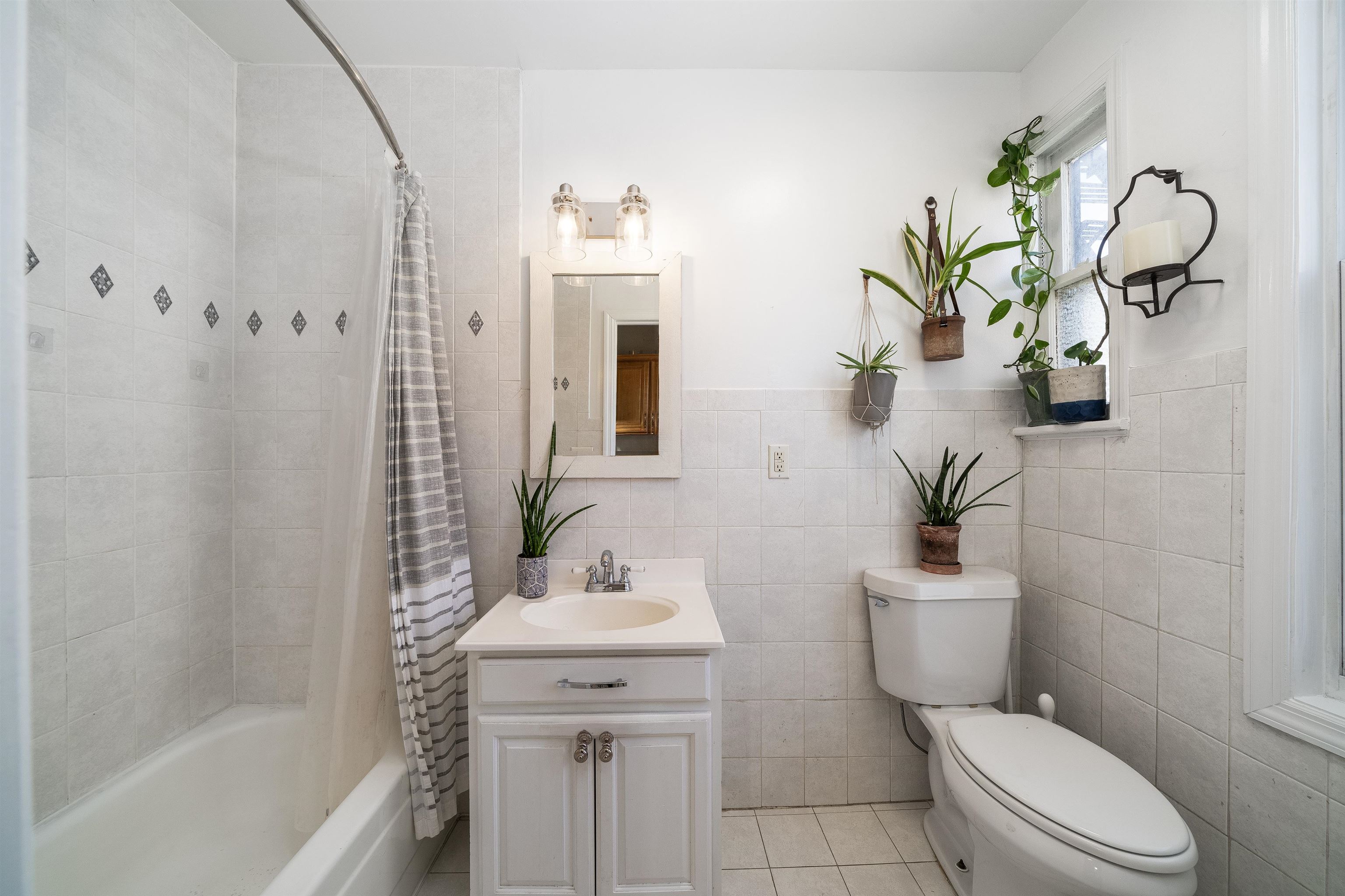 360 8TH ST Unit: 4
