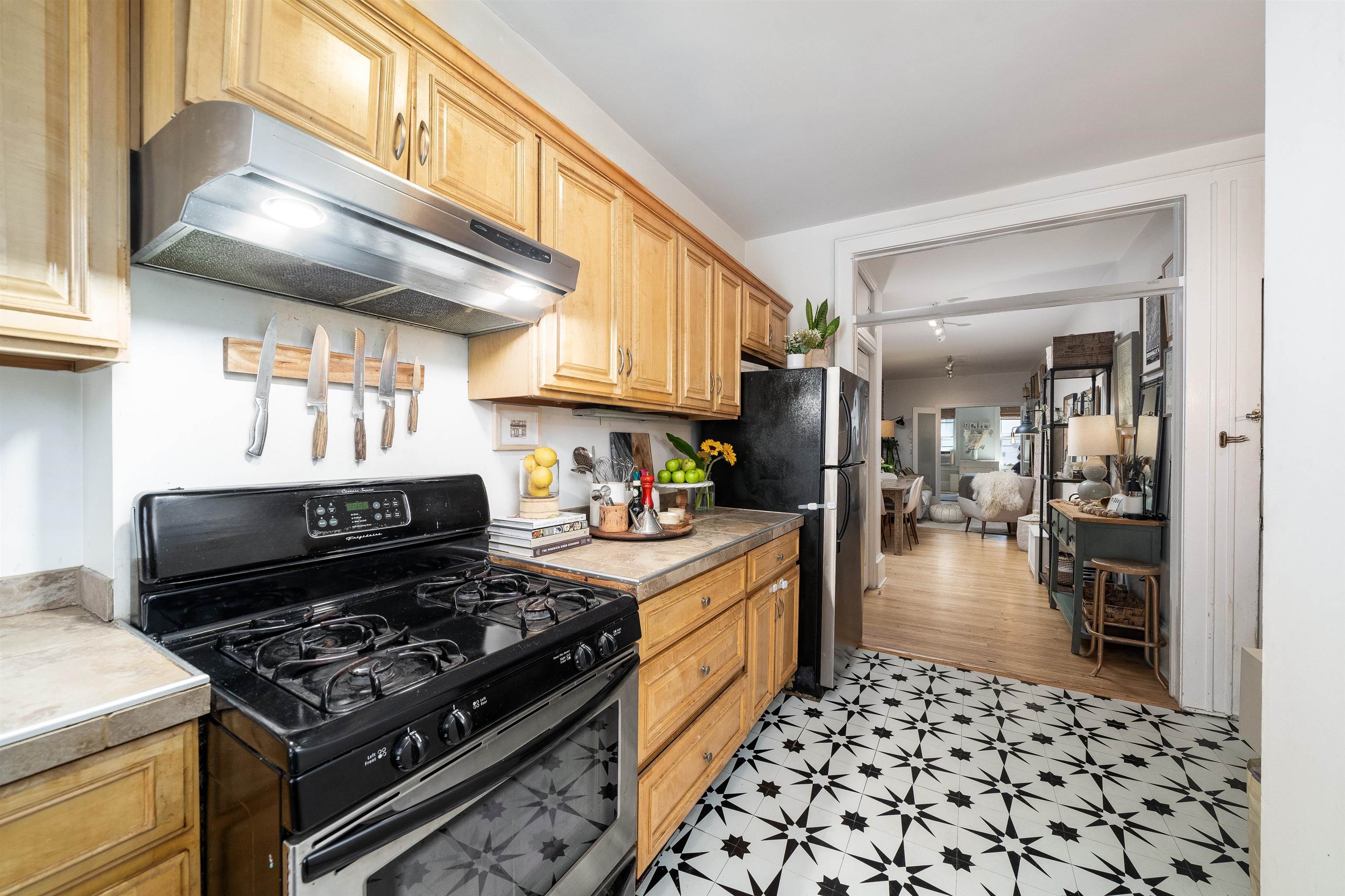 360 8TH ST Unit: 4