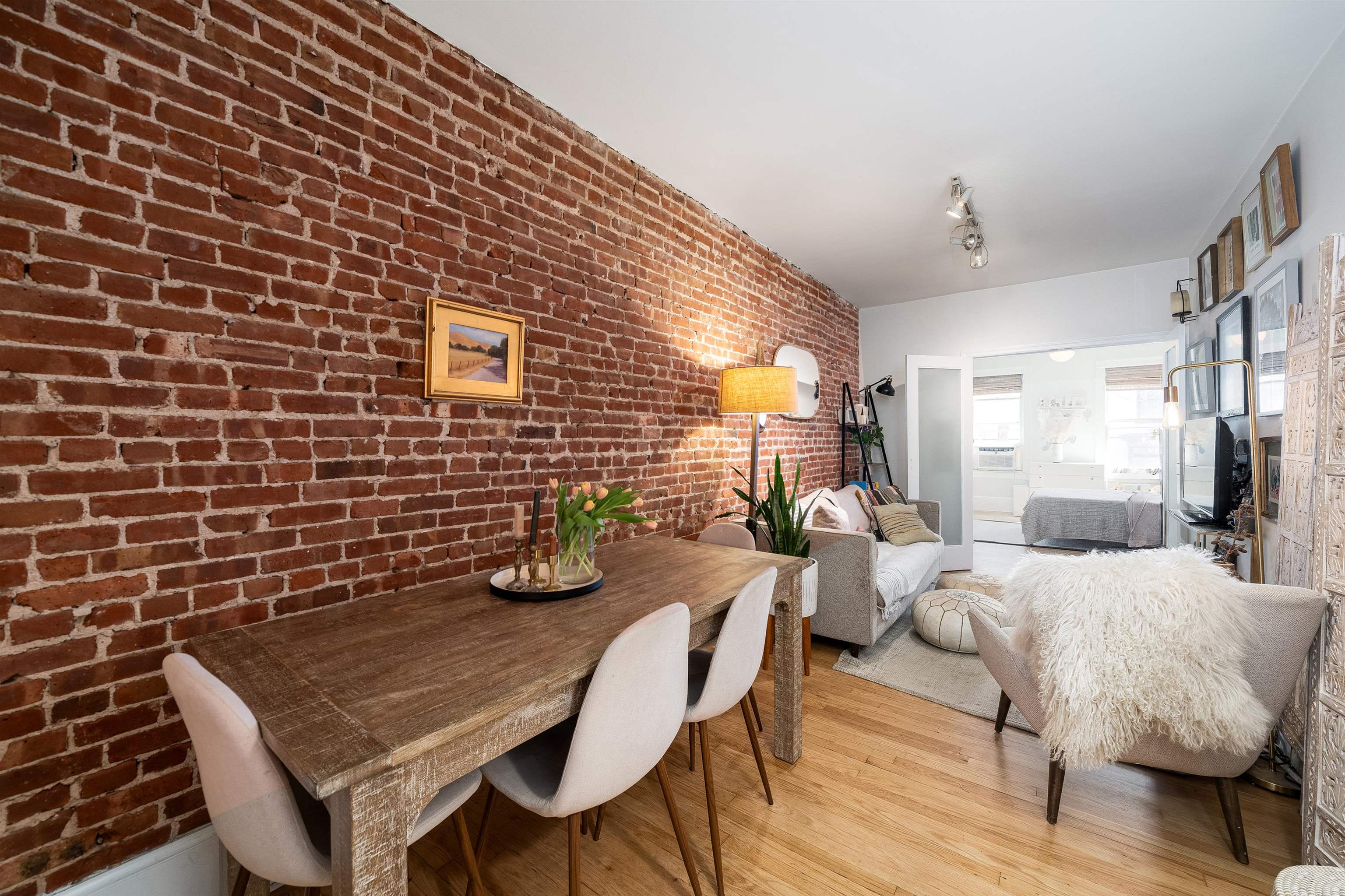 360 8TH ST Unit: 4