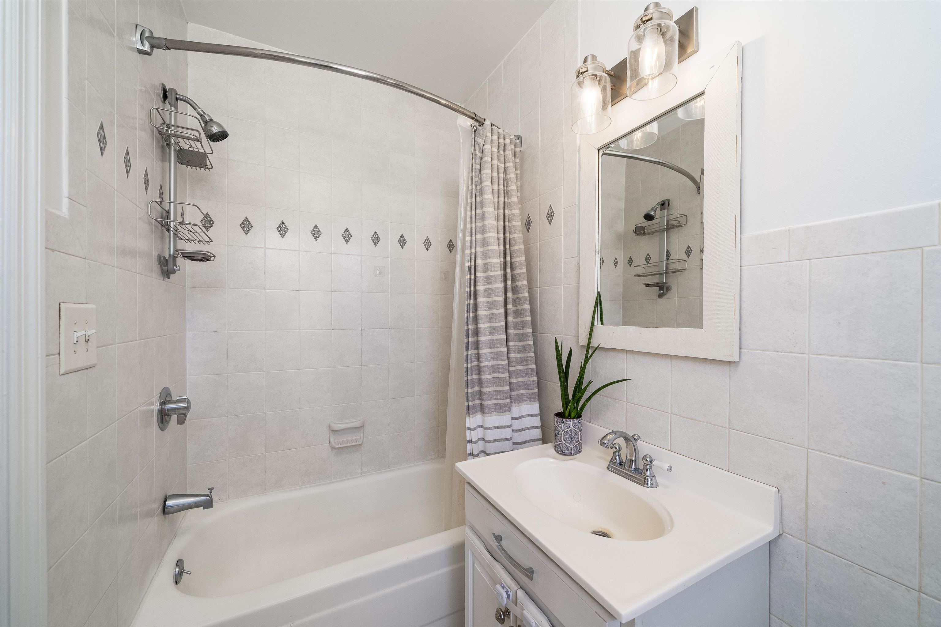 360 8TH ST Unit: 4