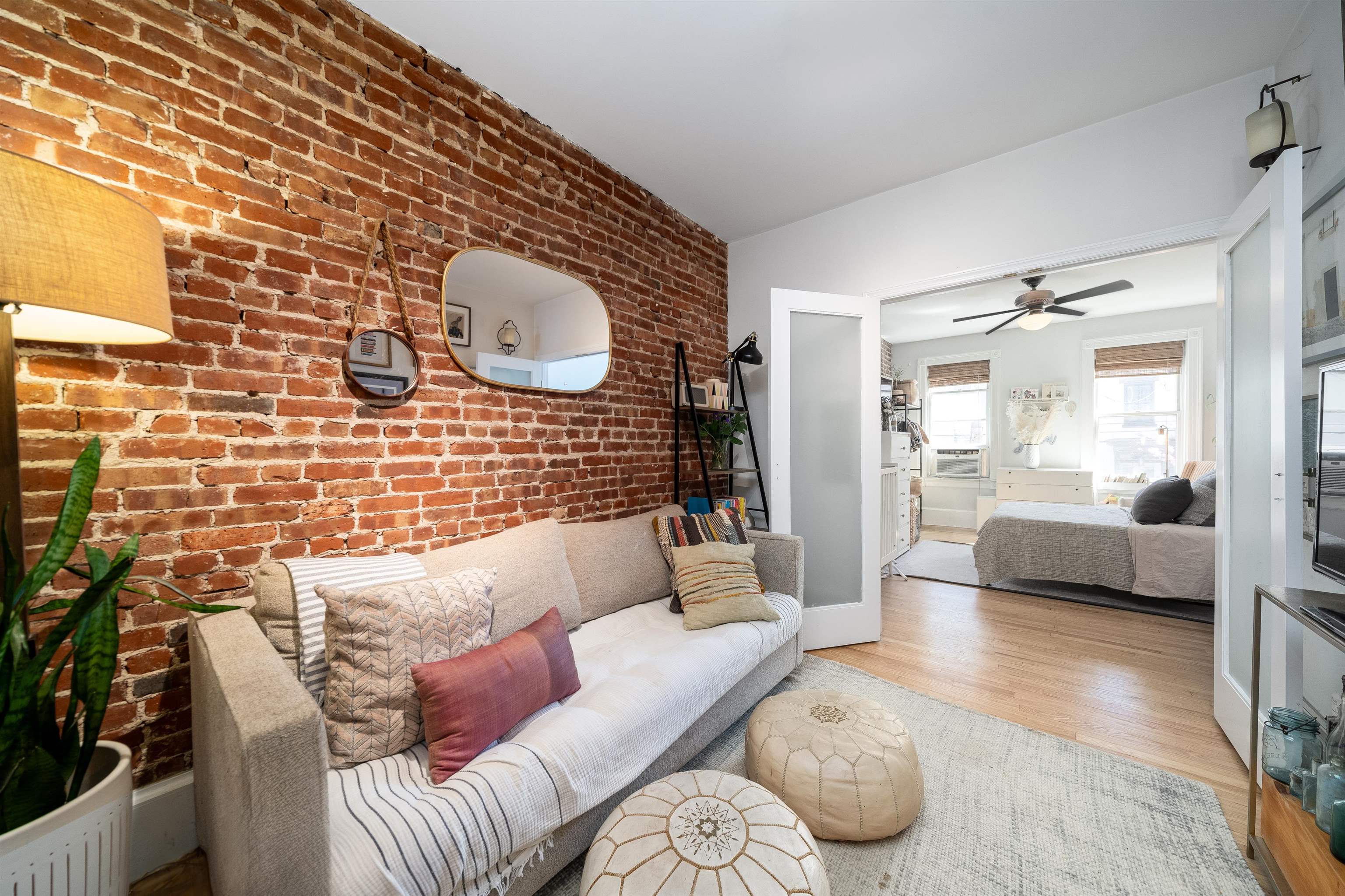 360 8TH ST Unit: 4
