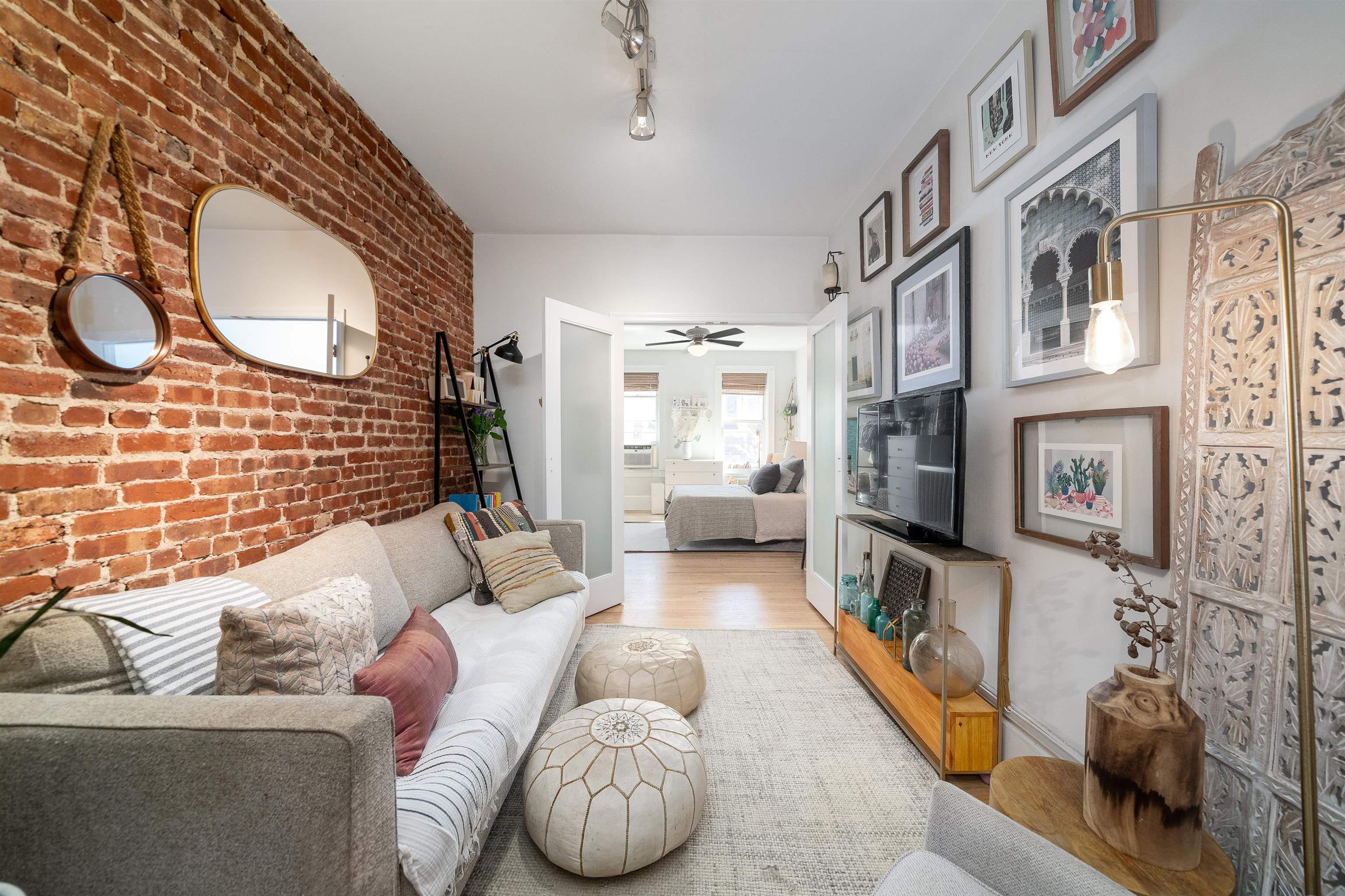 360 8TH ST Unit: 4