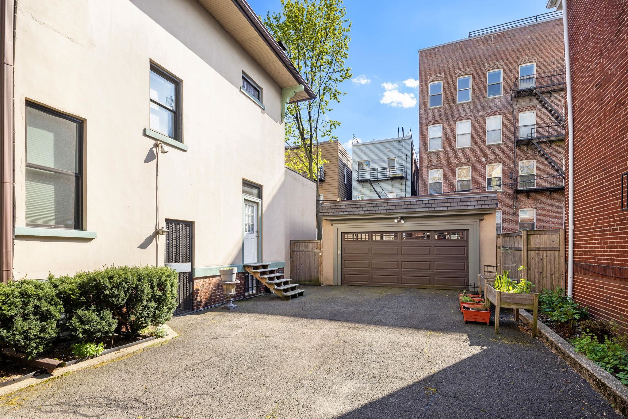 15 RESERVOIR AVE