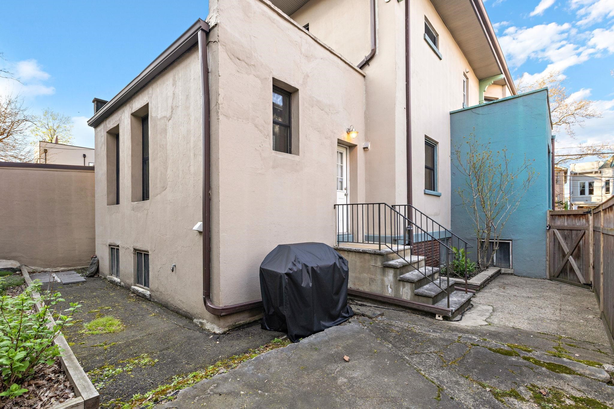 15 RESERVOIR AVE