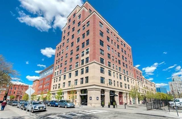 25 MCWILLIAMS PL Unit: PH 507