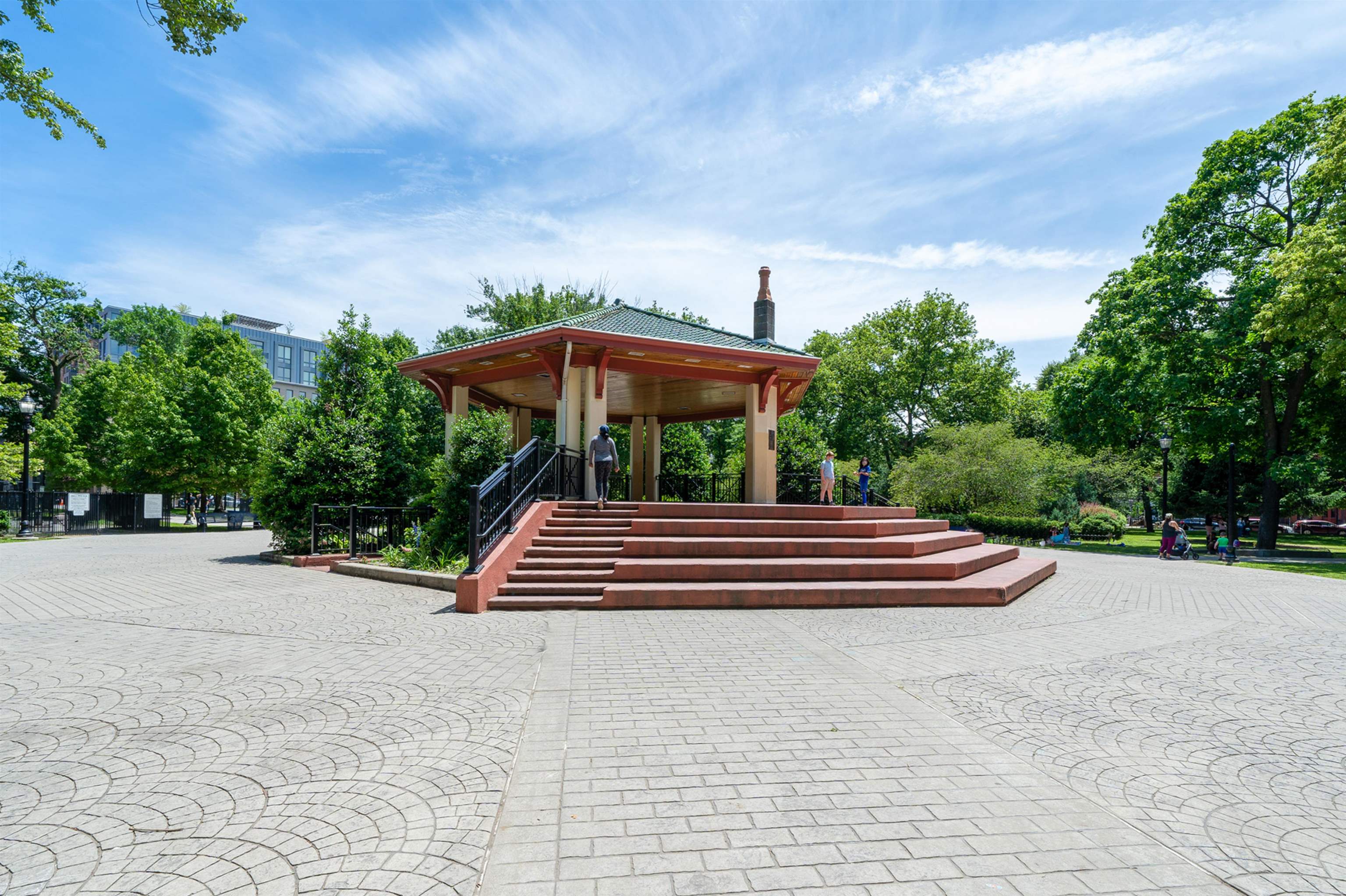 232 PAVONIA AVE Unit: 323