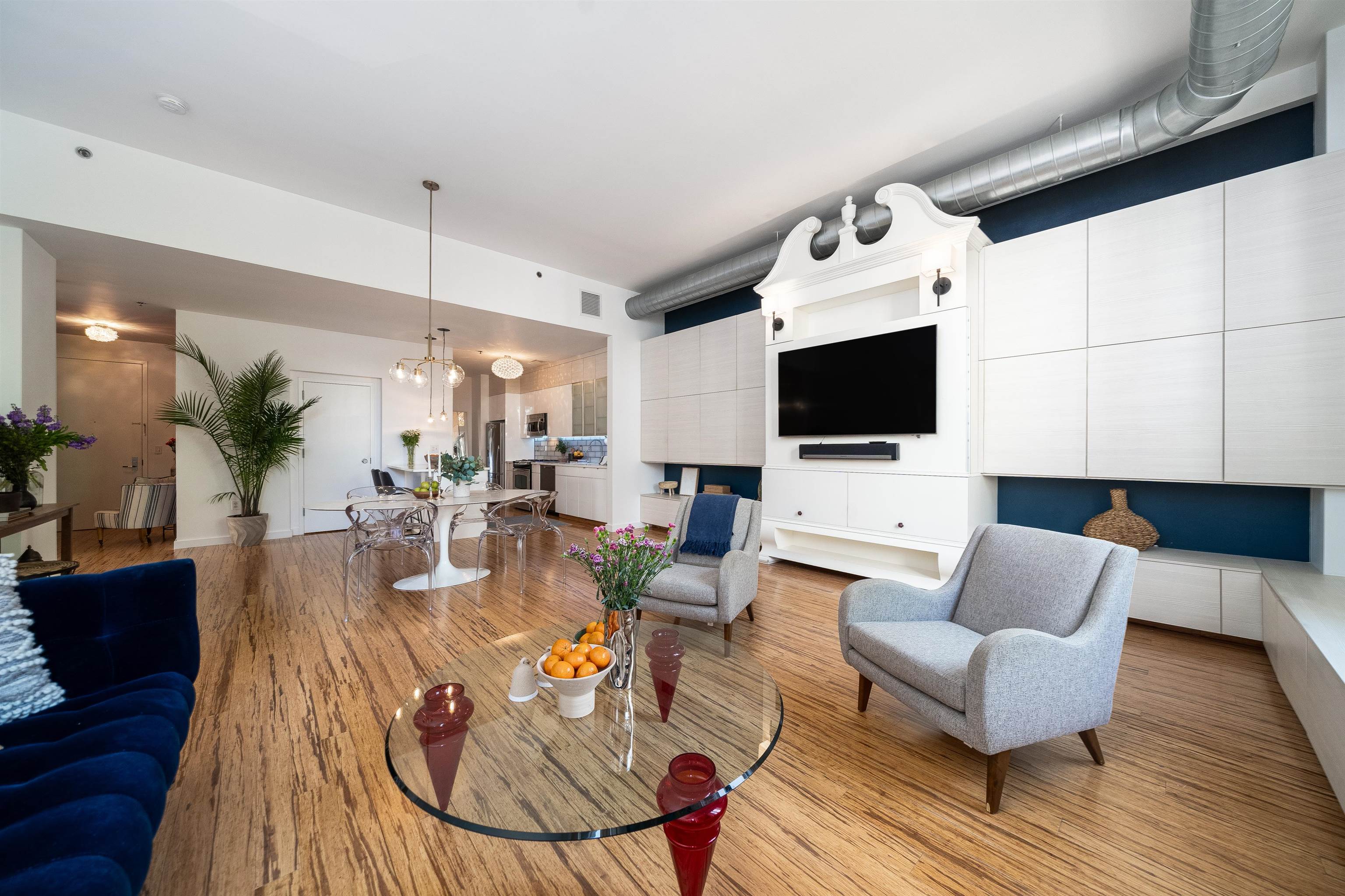 232 PAVONIA AVE Unit: 323