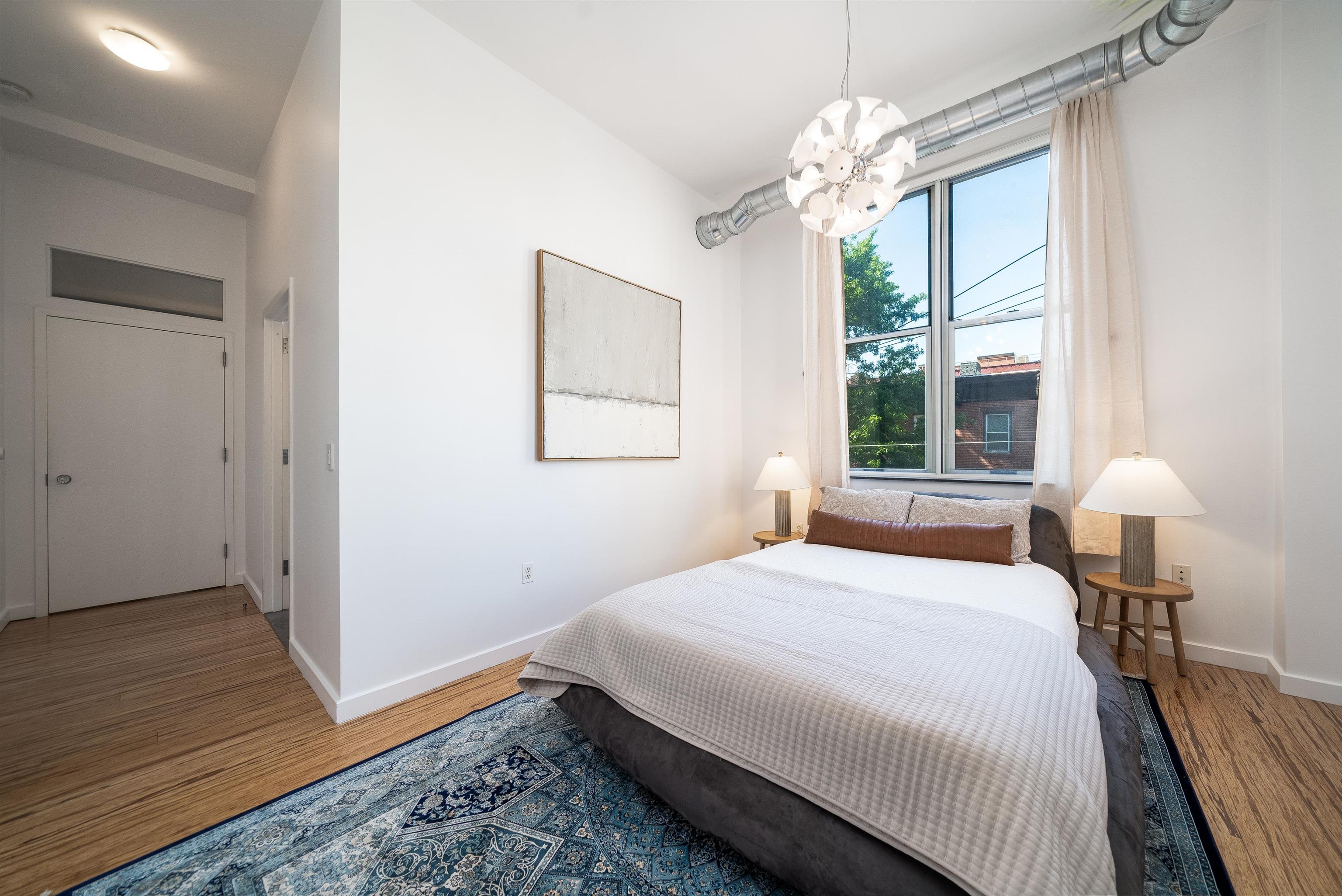 232 PAVONIA AVE Unit: 323