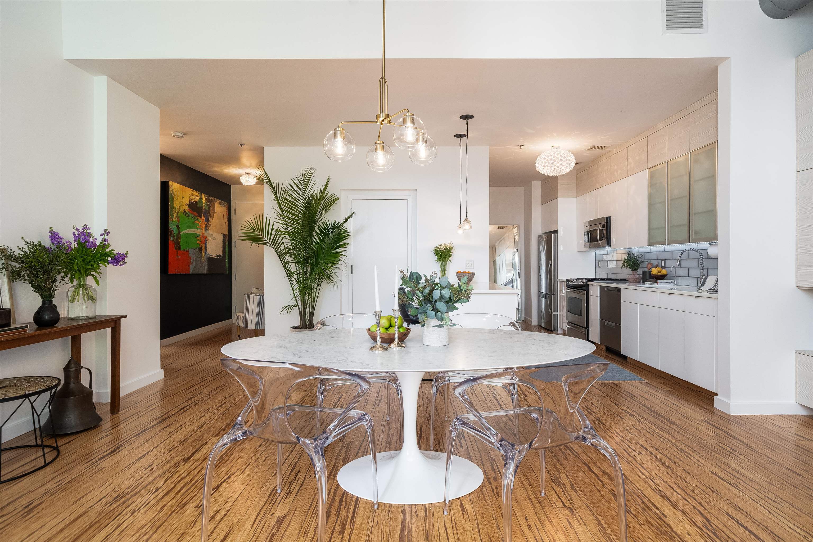 232 PAVONIA AVE Unit: 323