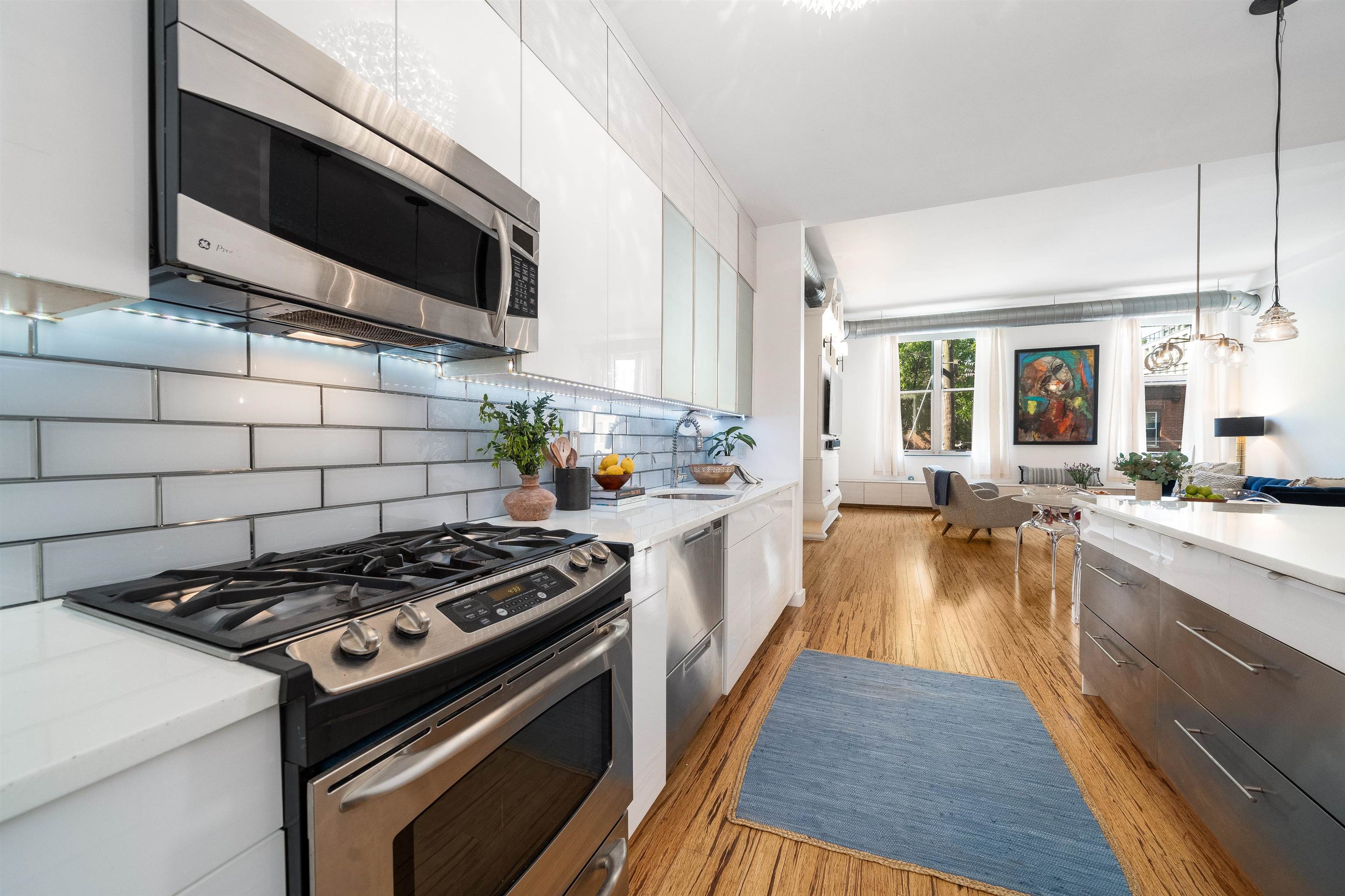 232 PAVONIA AVE Unit: 323