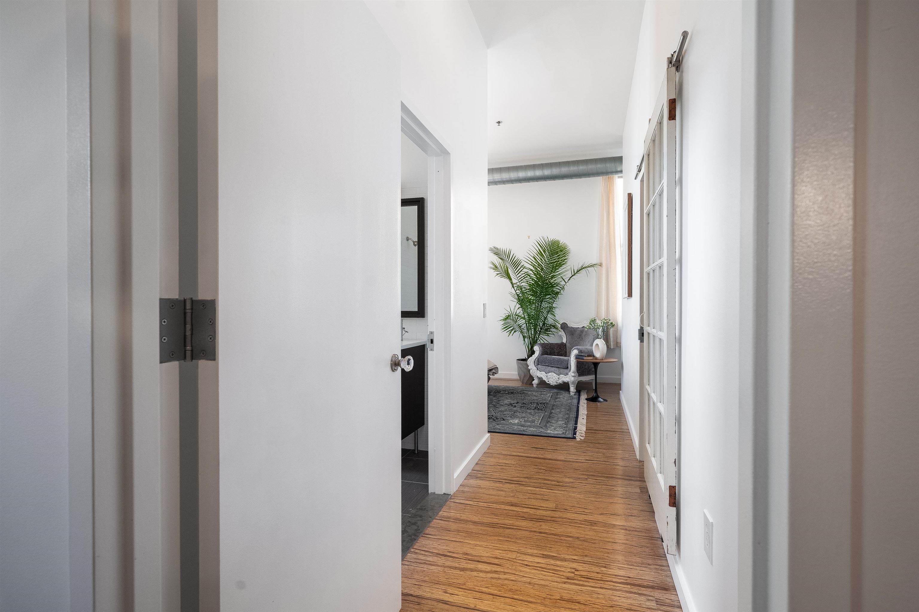 232 PAVONIA AVE Unit: 323