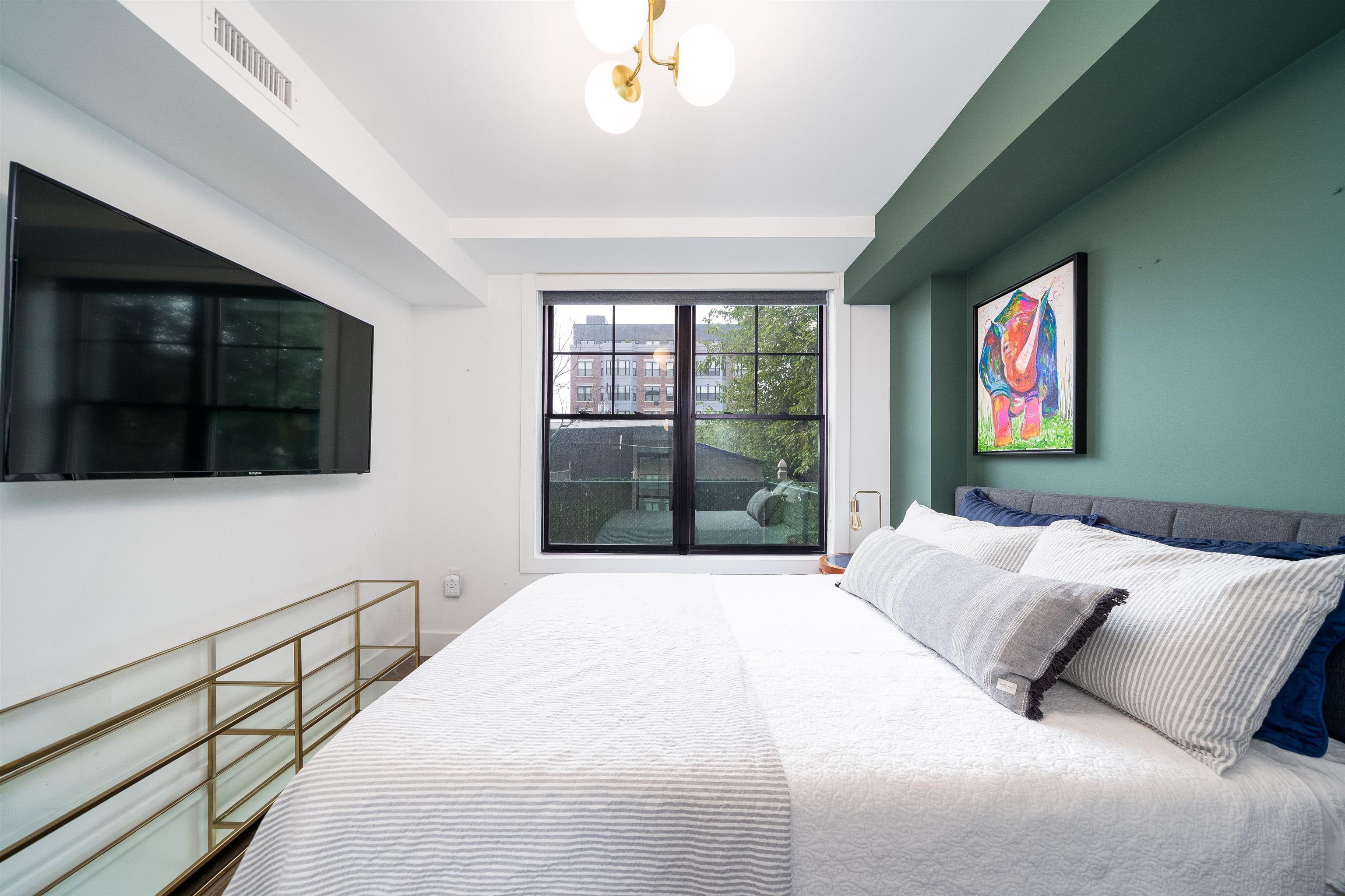 386 5TH ST Unit: 102