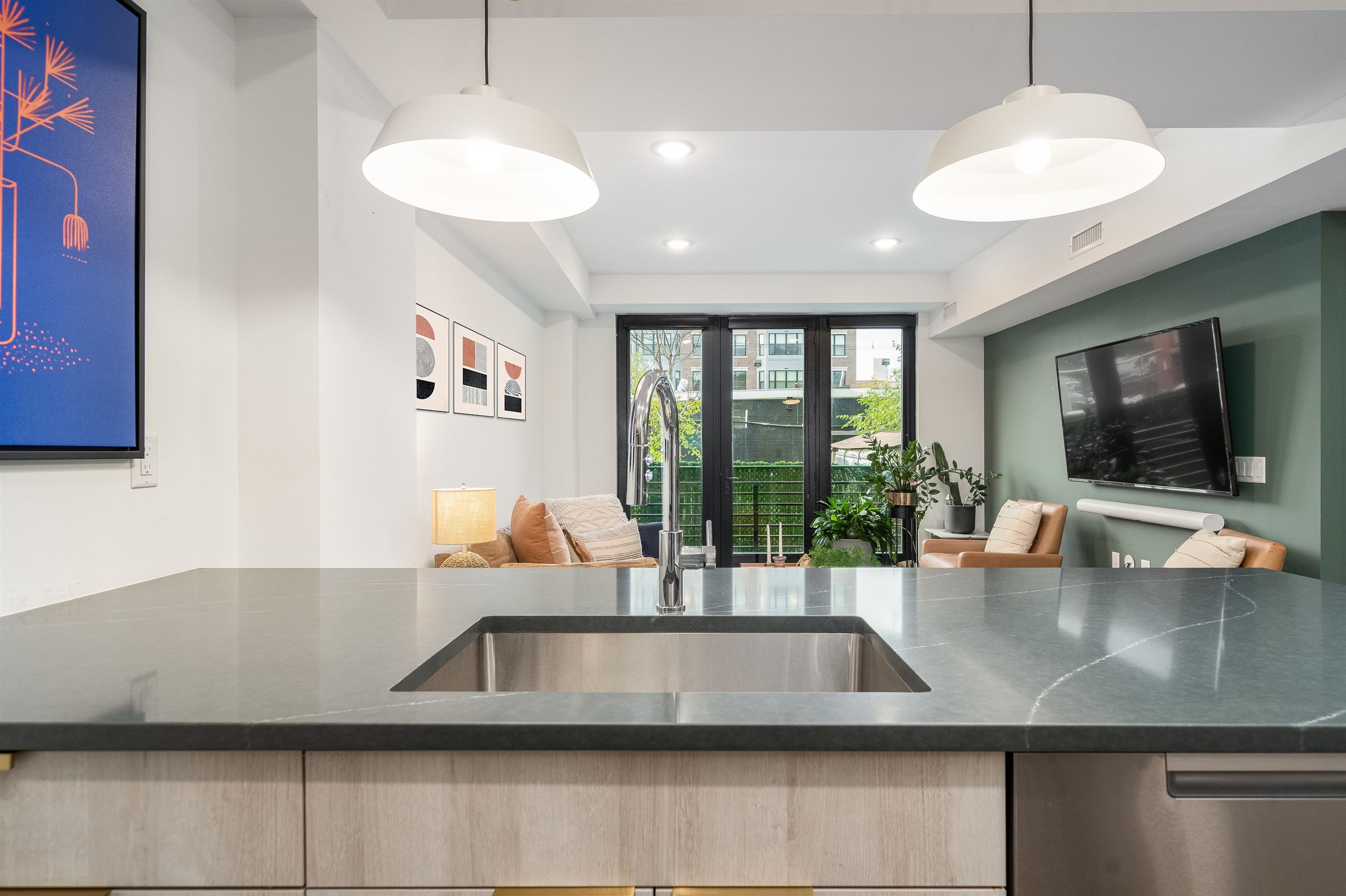 386 5TH ST Unit: 102