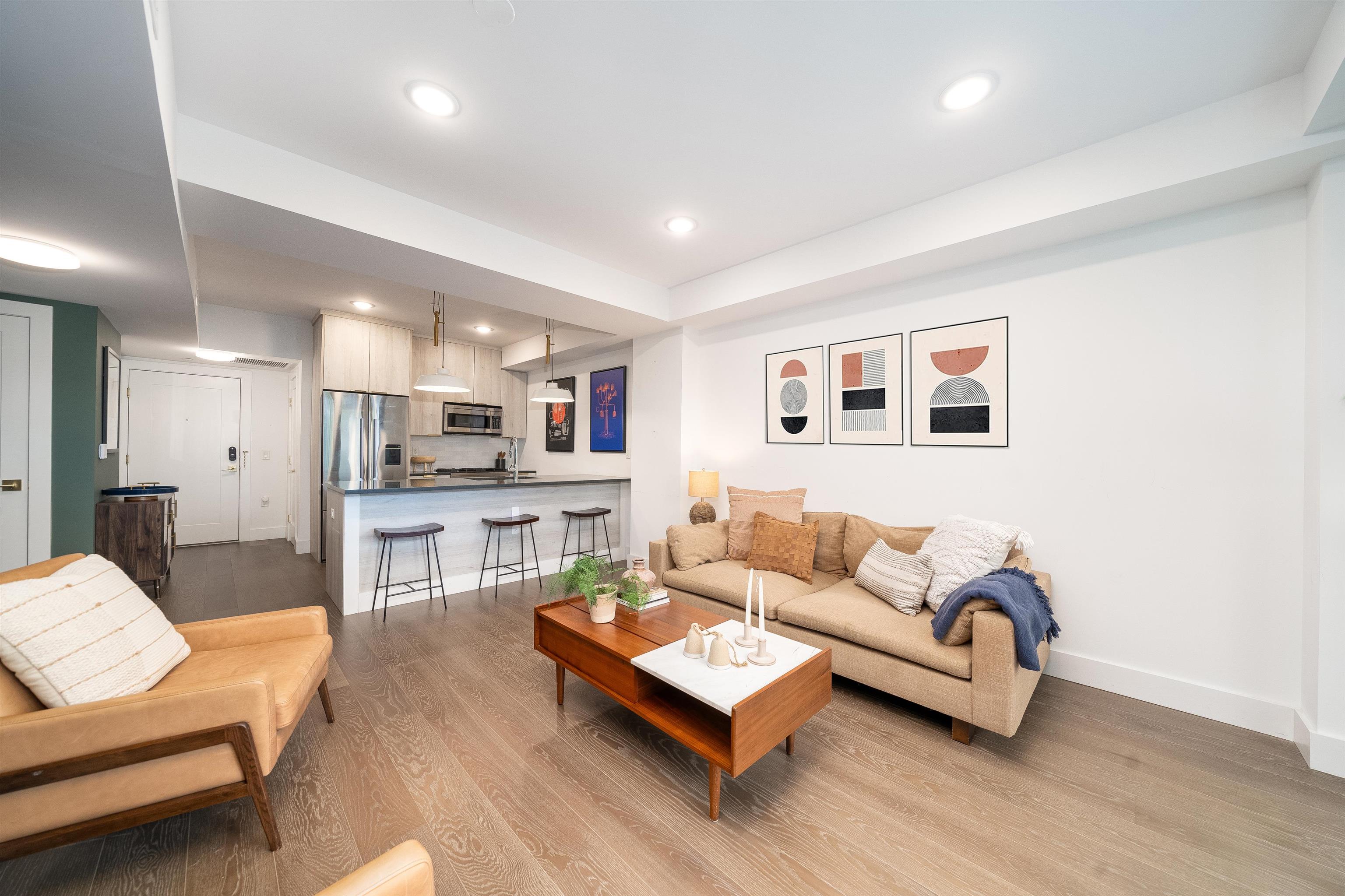 386 5TH ST Unit: 102