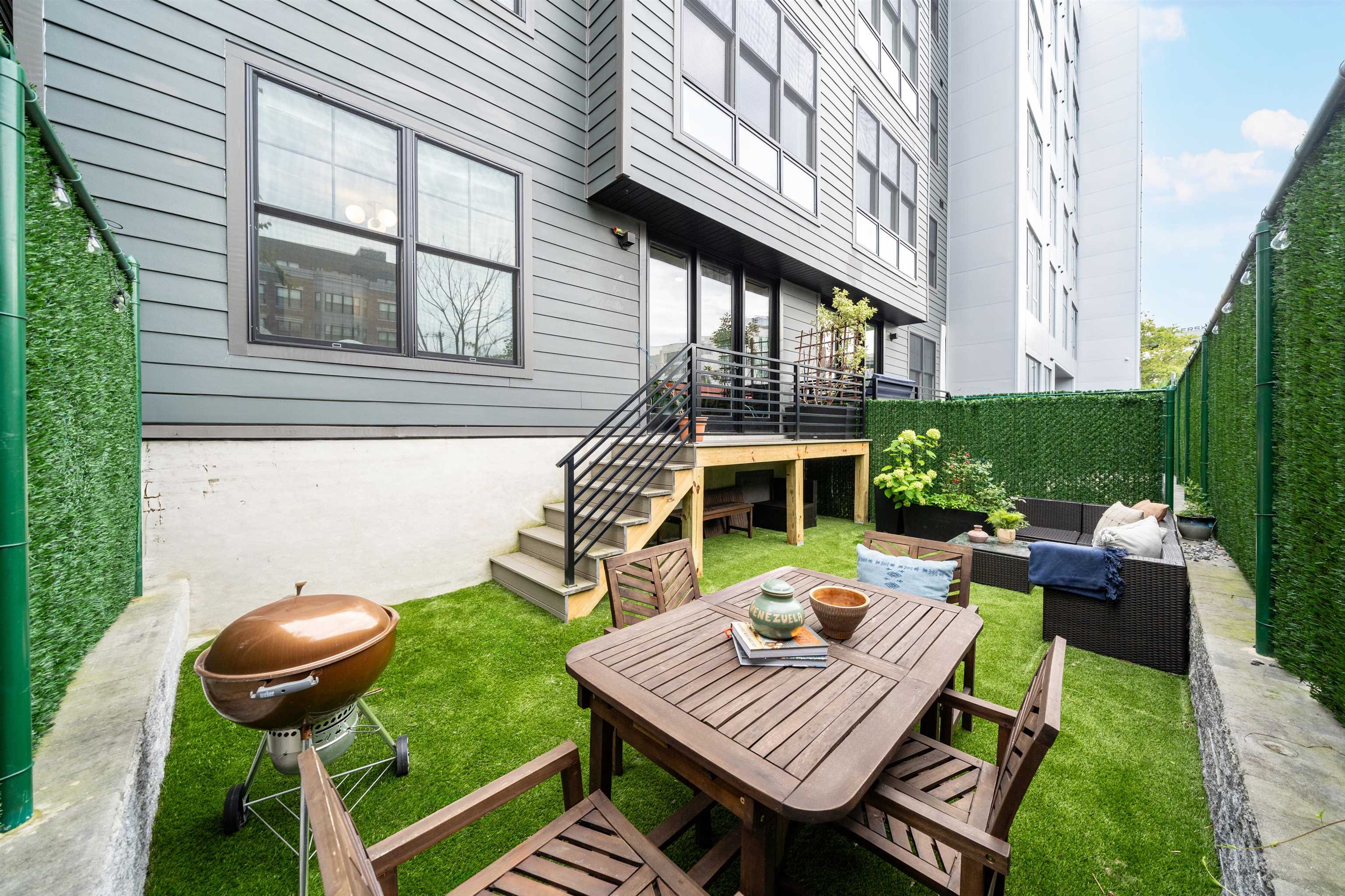 386 5TH ST Unit: 102