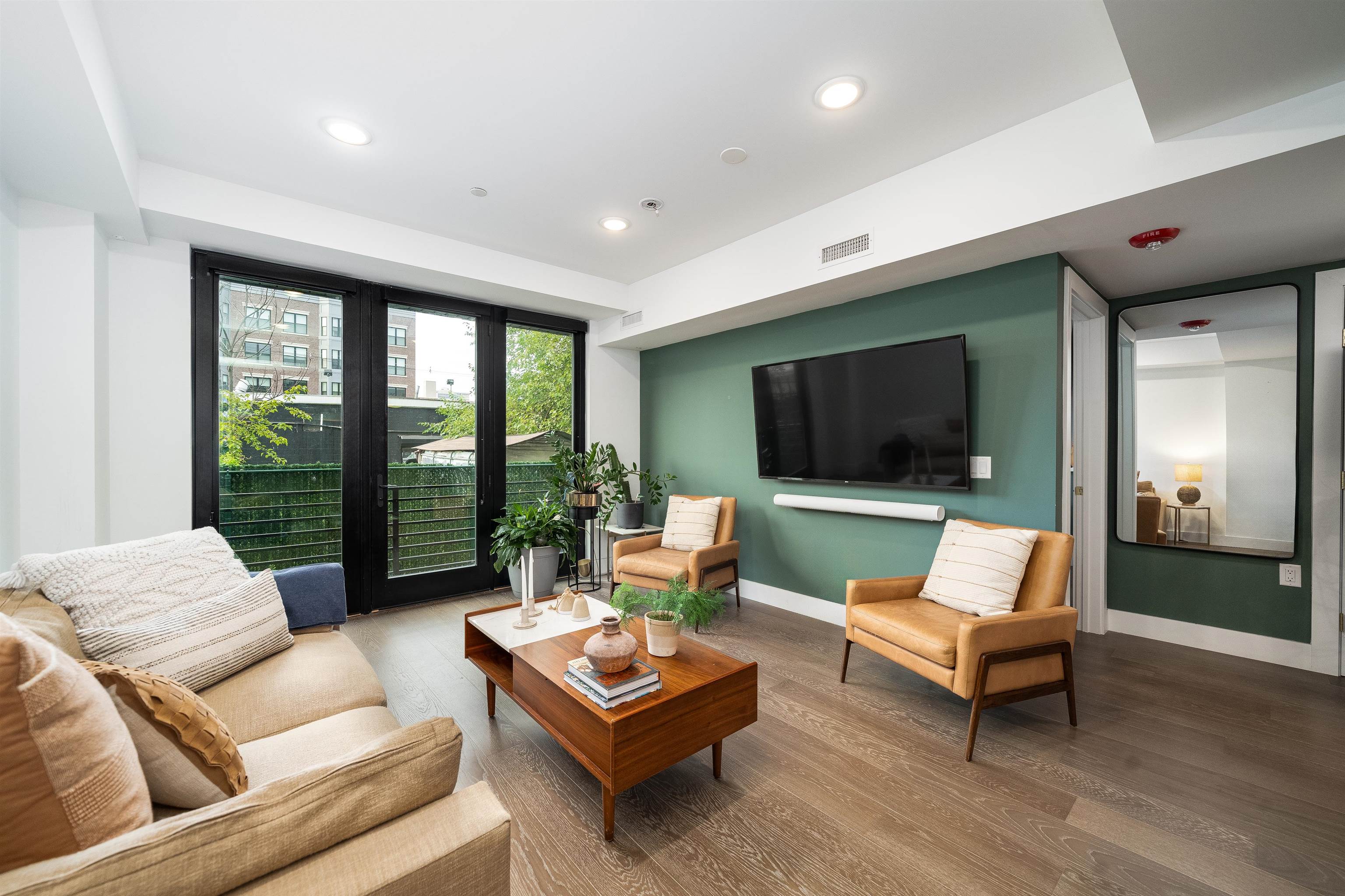 386 5TH ST Unit: 102
