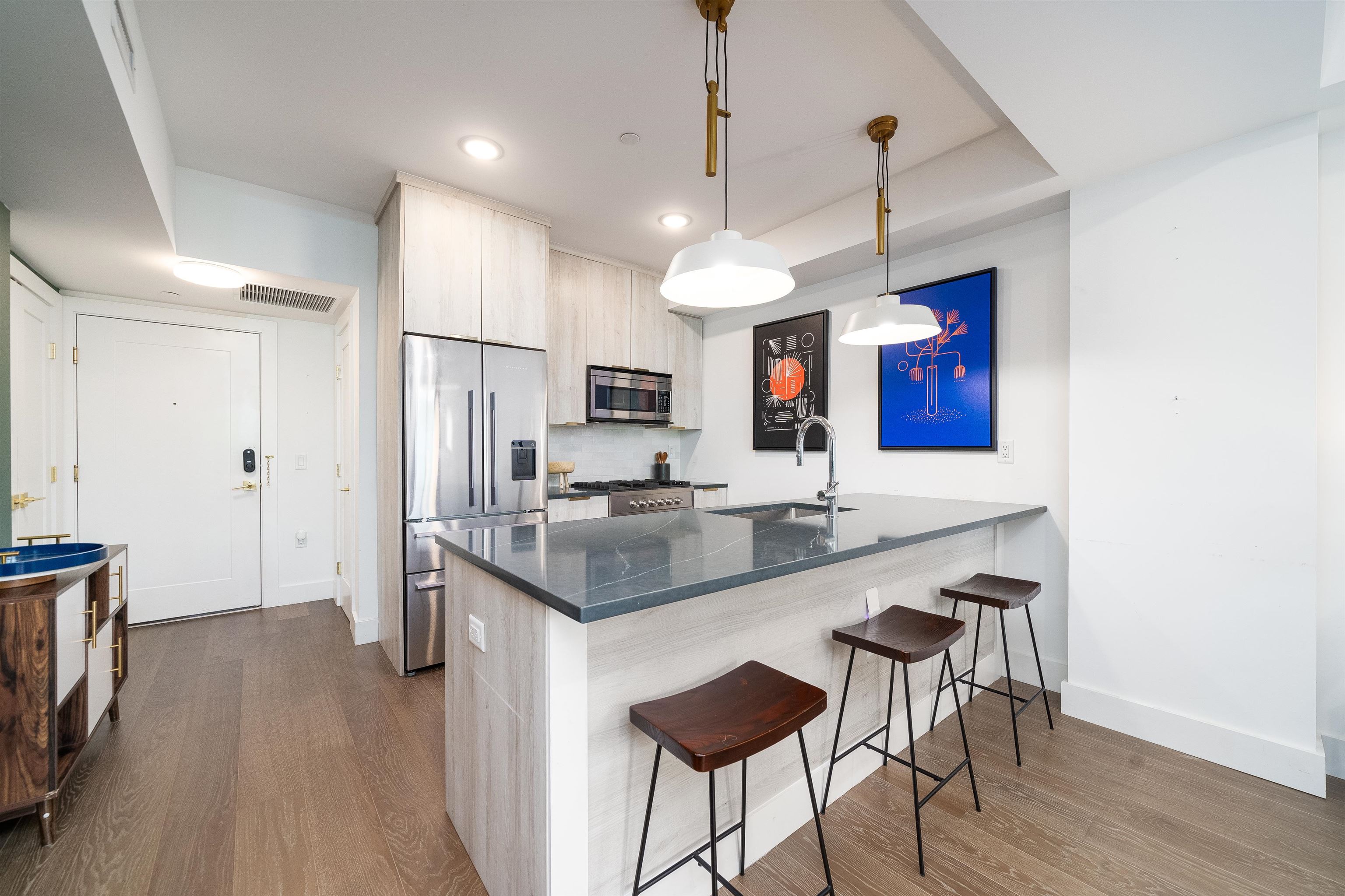386 5TH ST Unit: 102