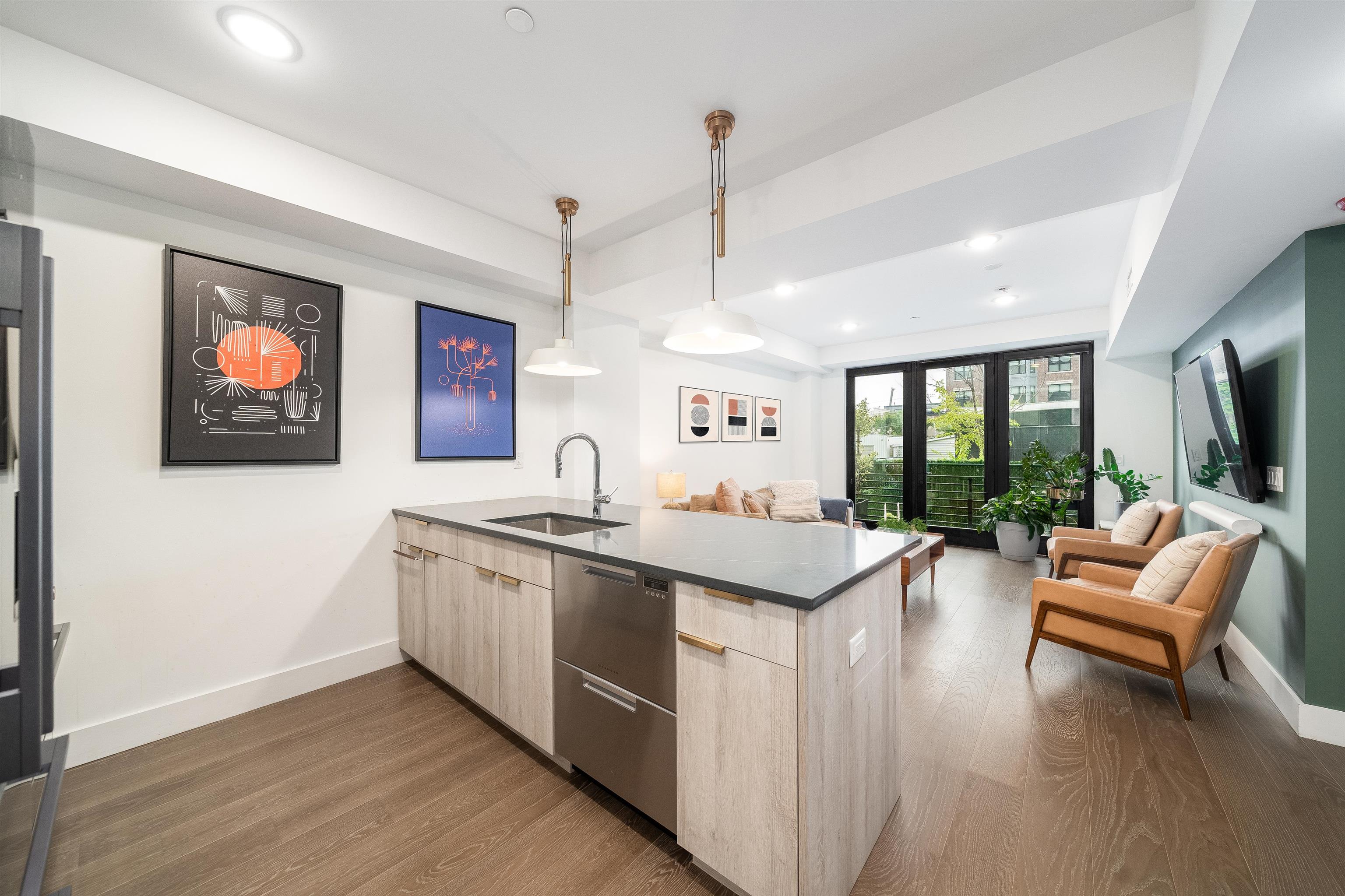 386 5TH ST Unit: 102