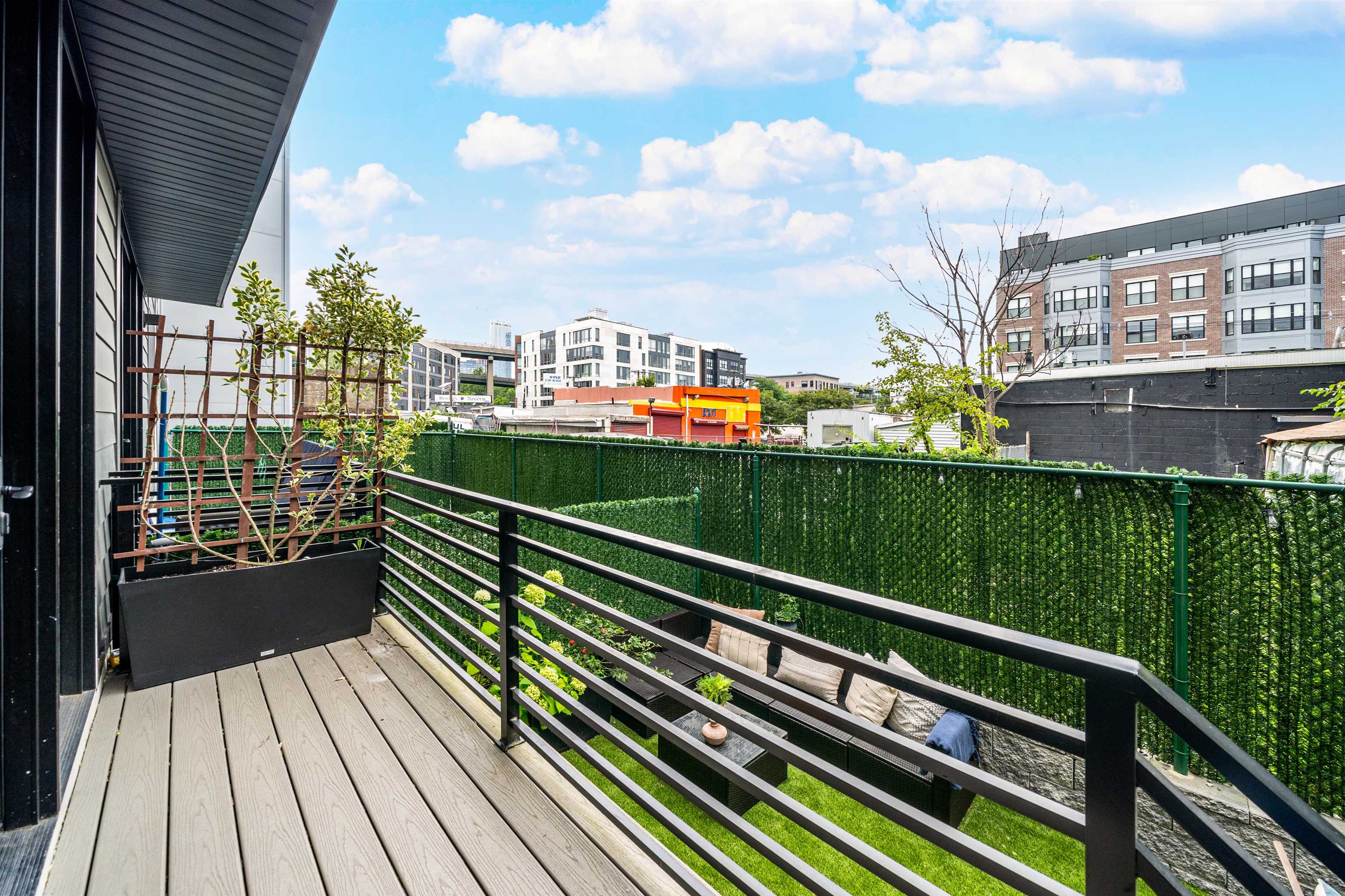 386 5TH ST Unit: 102