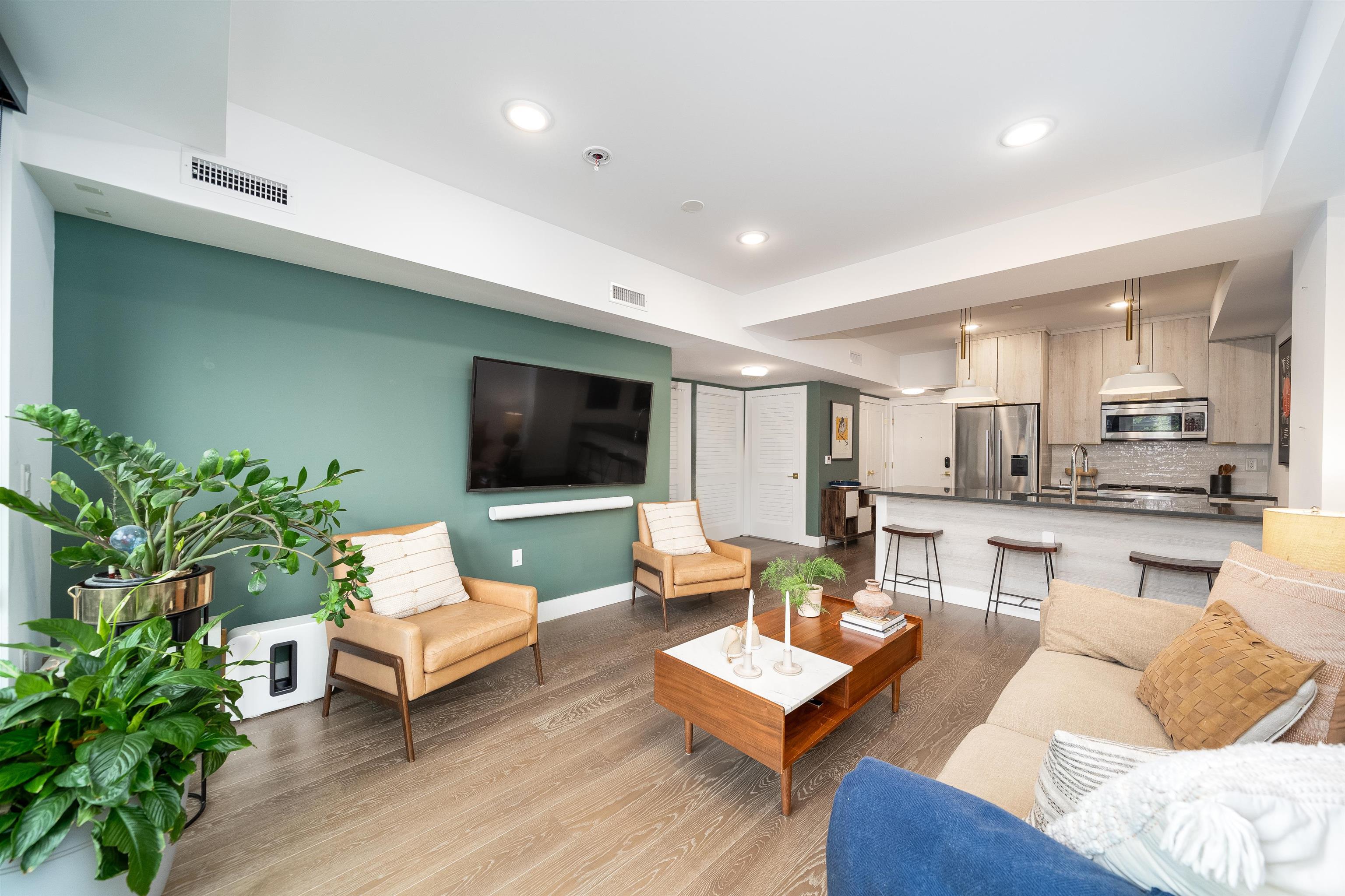 386 5TH ST Unit: 102