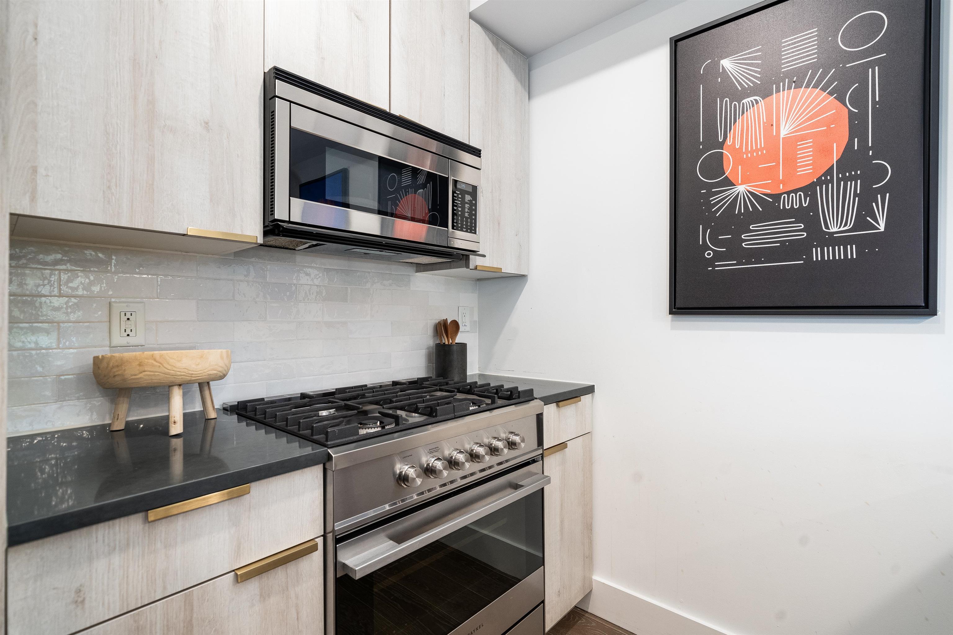 386 5TH ST Unit: 102
