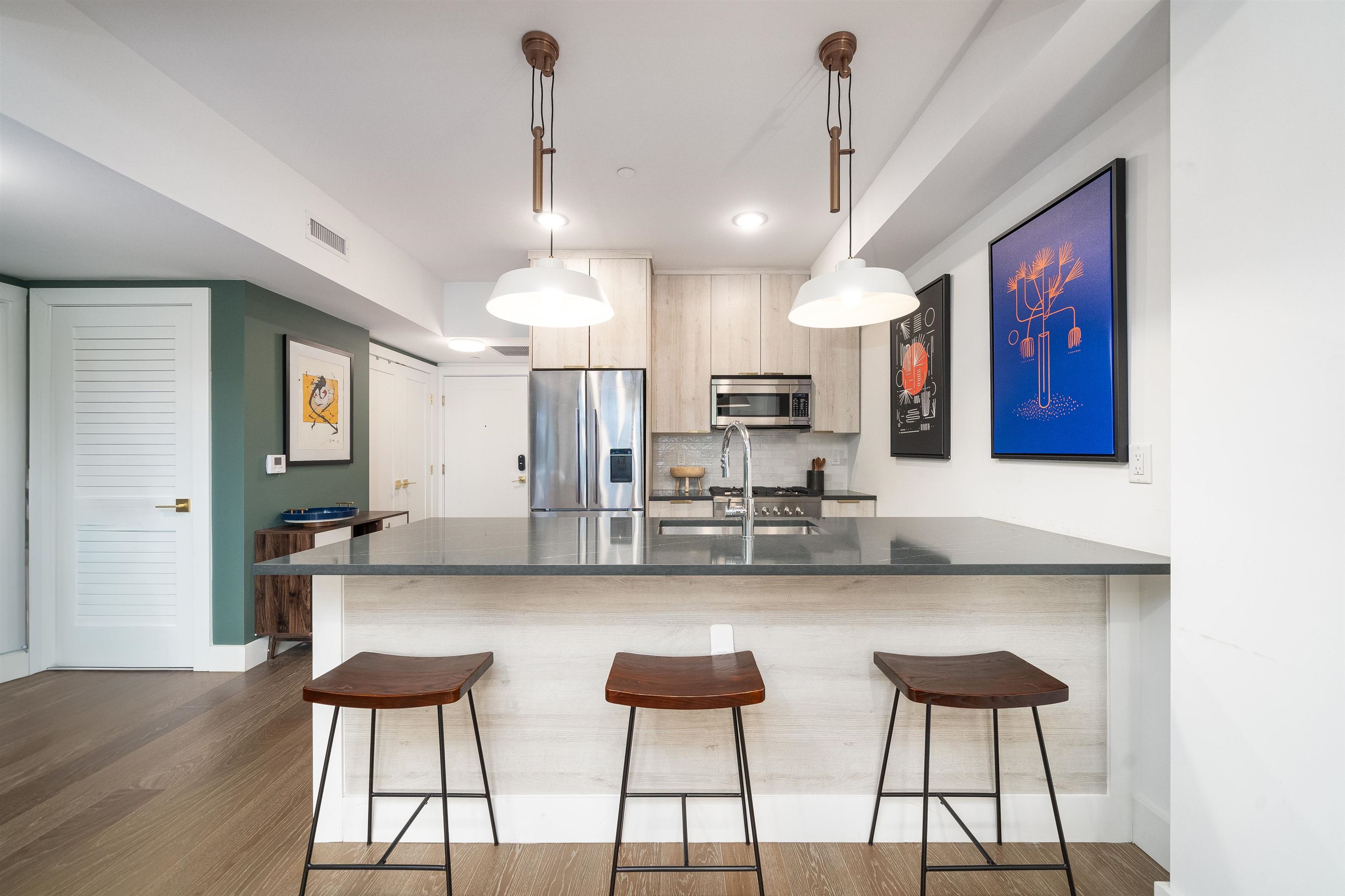 386 5TH ST Unit: 102
