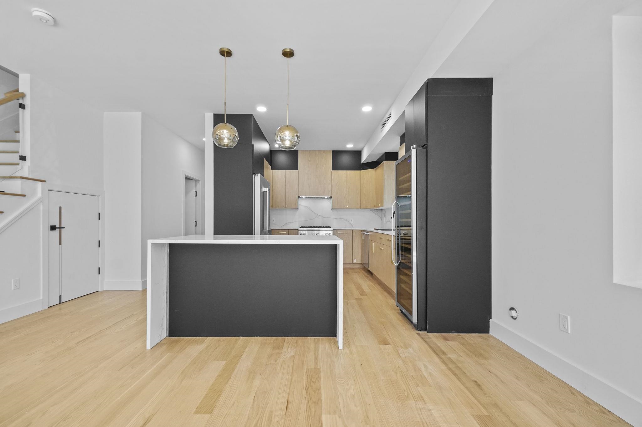 21 HIGHLAND AVE Unit: B