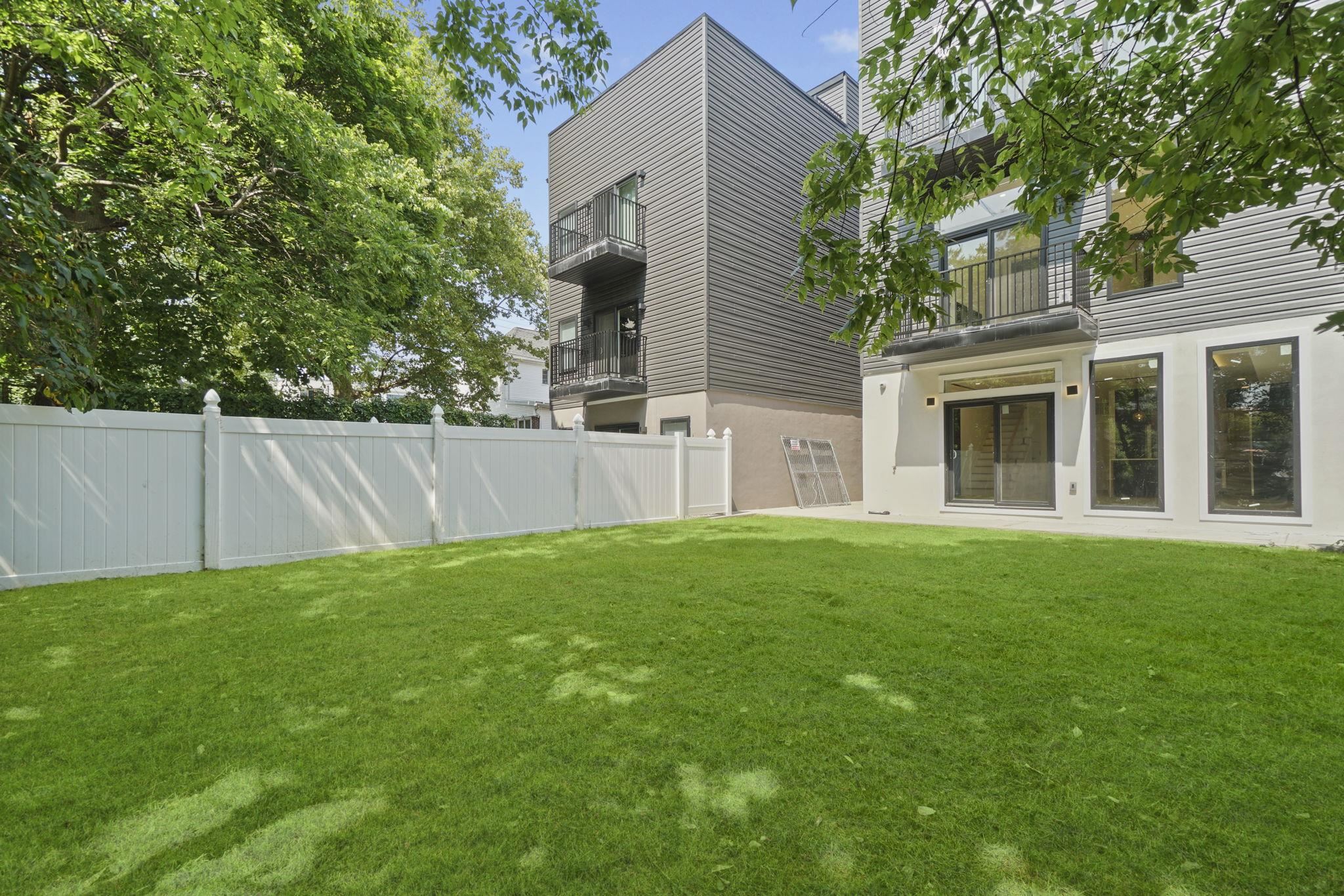 21 HIGHLAND AVE Unit: B