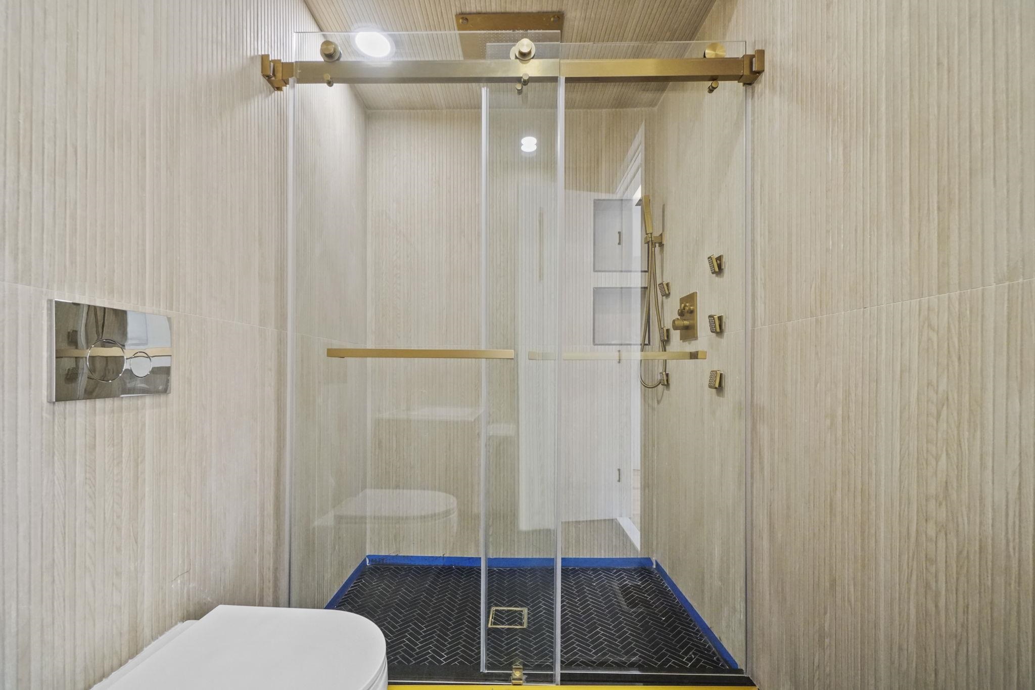 21 HIGHLAND AVE Unit: B