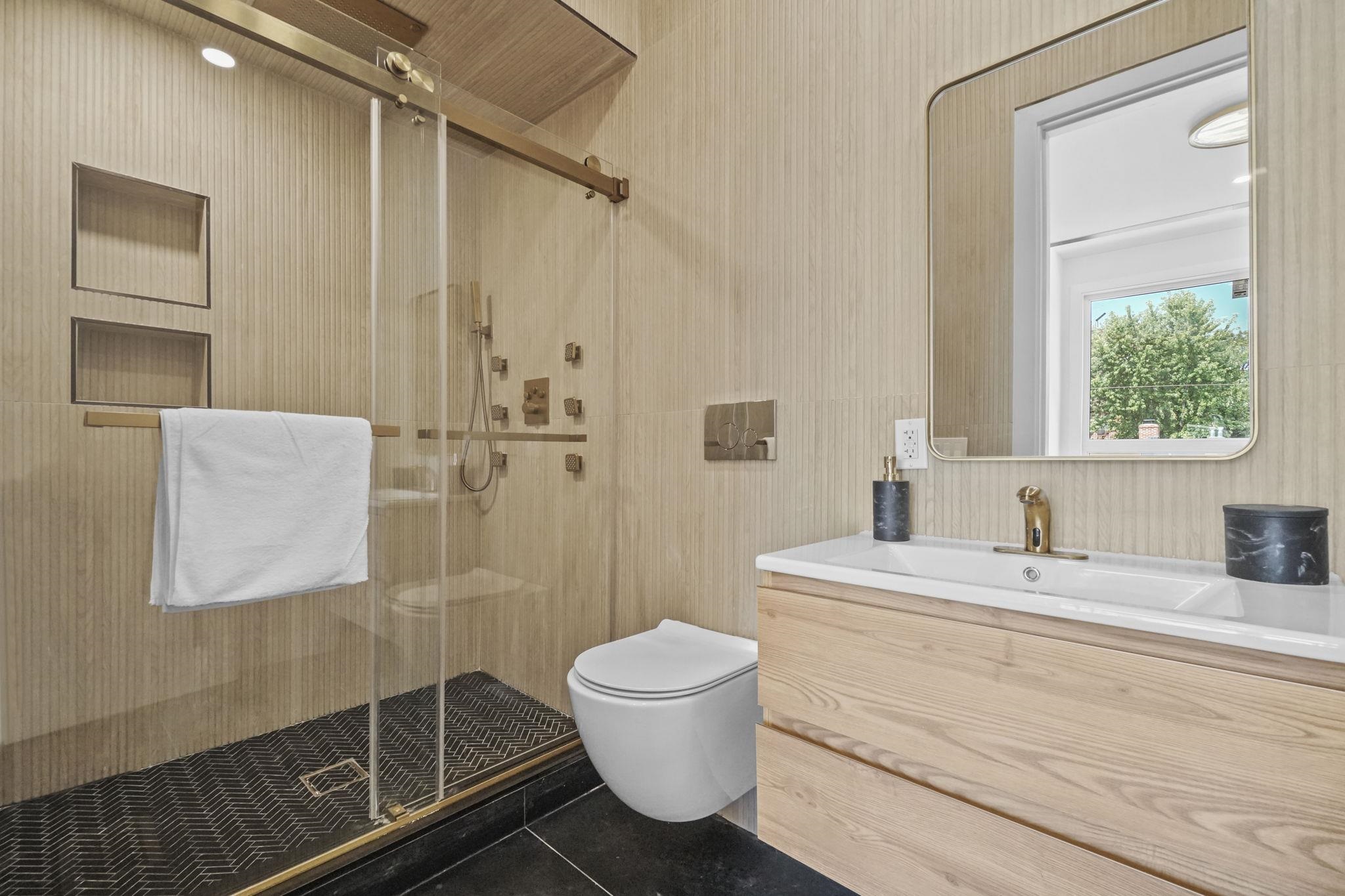 21 HIGHLAND AVE Unit: B