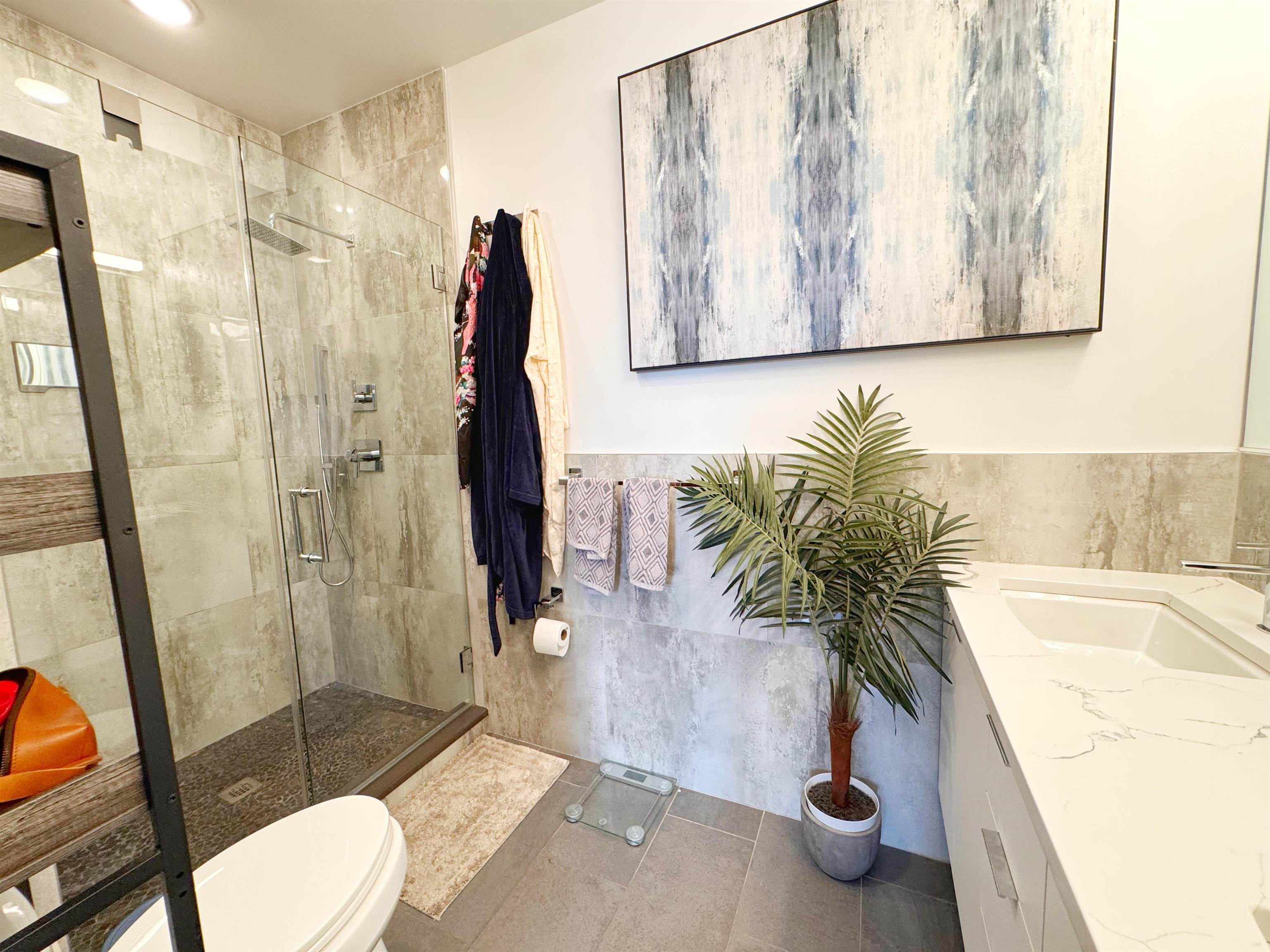 332 NEWARK AVE Unit: 6C