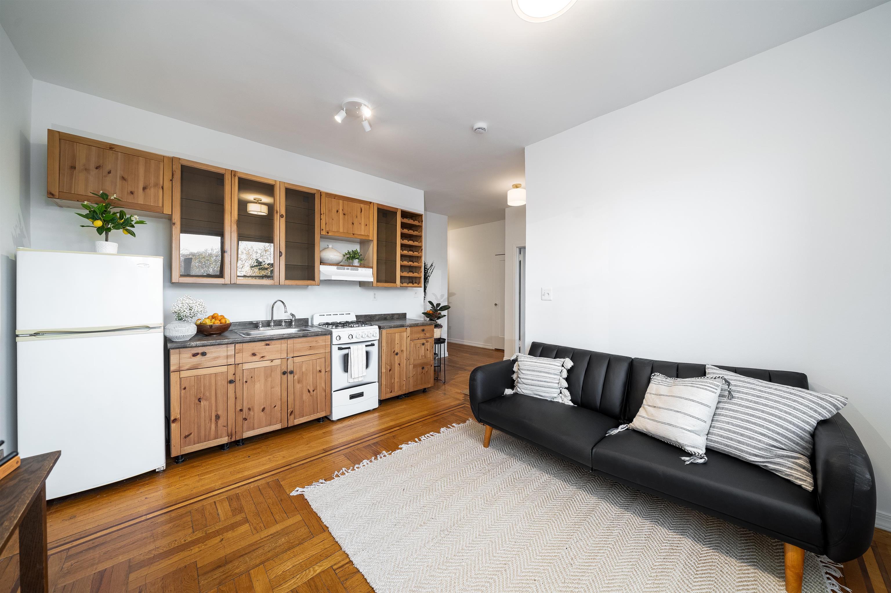 3726 PARK AVE Unit: D5
