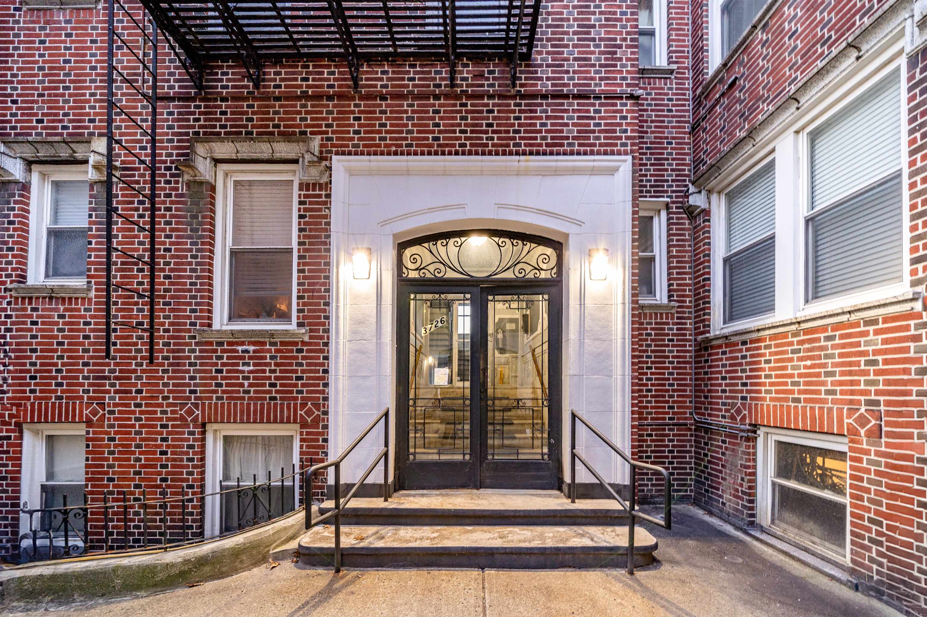 3726 PARK AVE Unit: D5