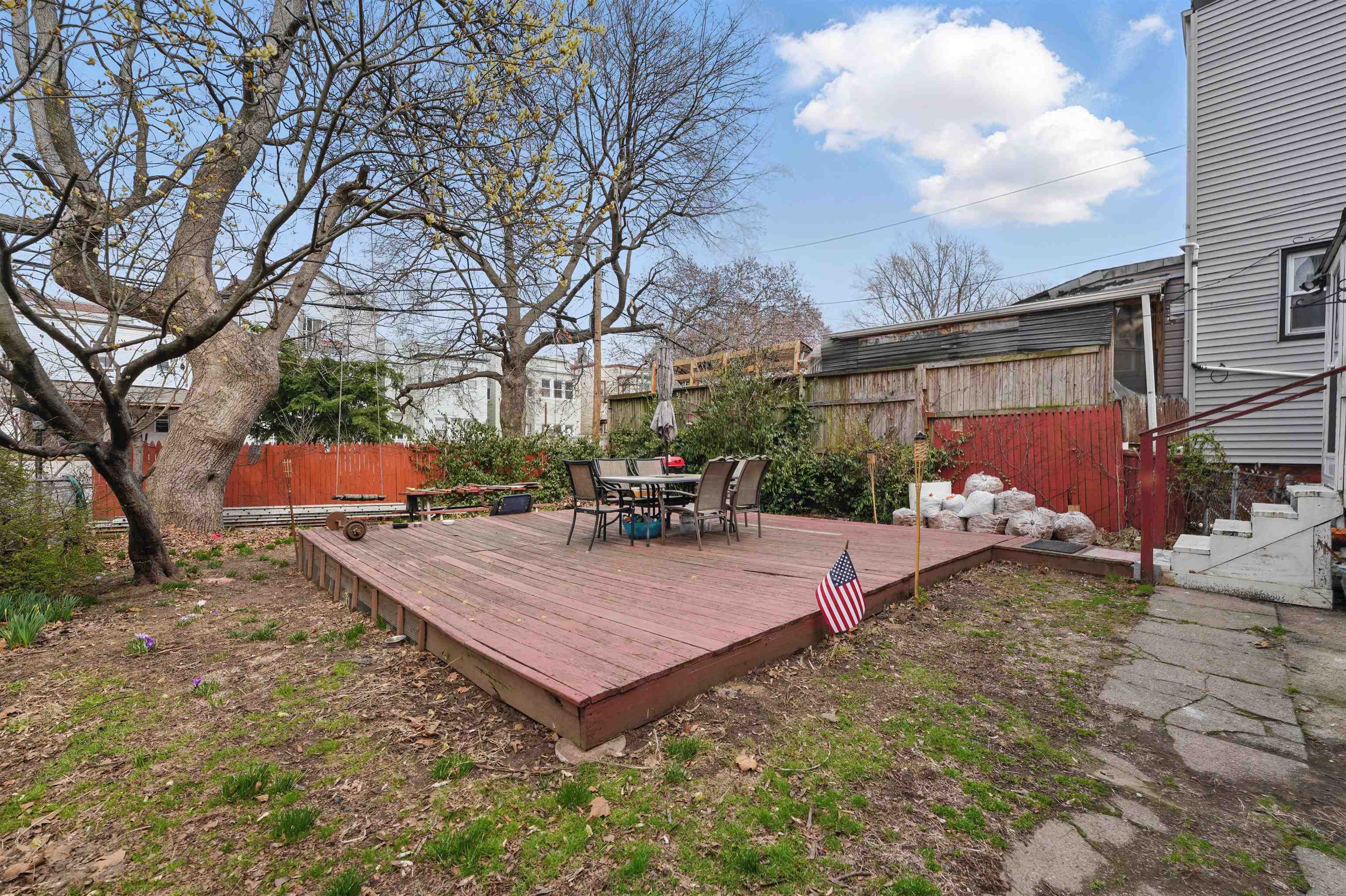 216 EGE AVE